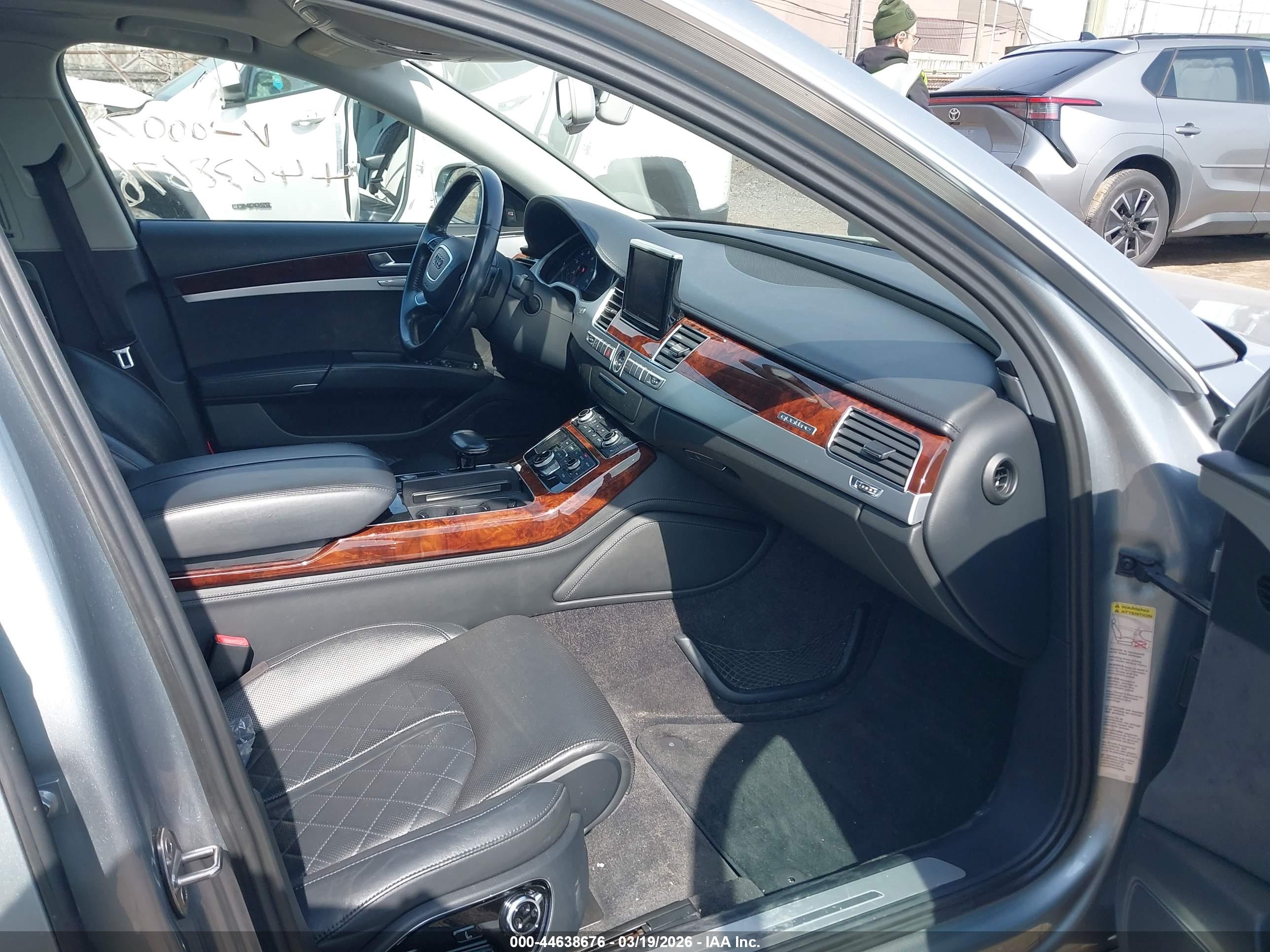 AUDI A8 image 5