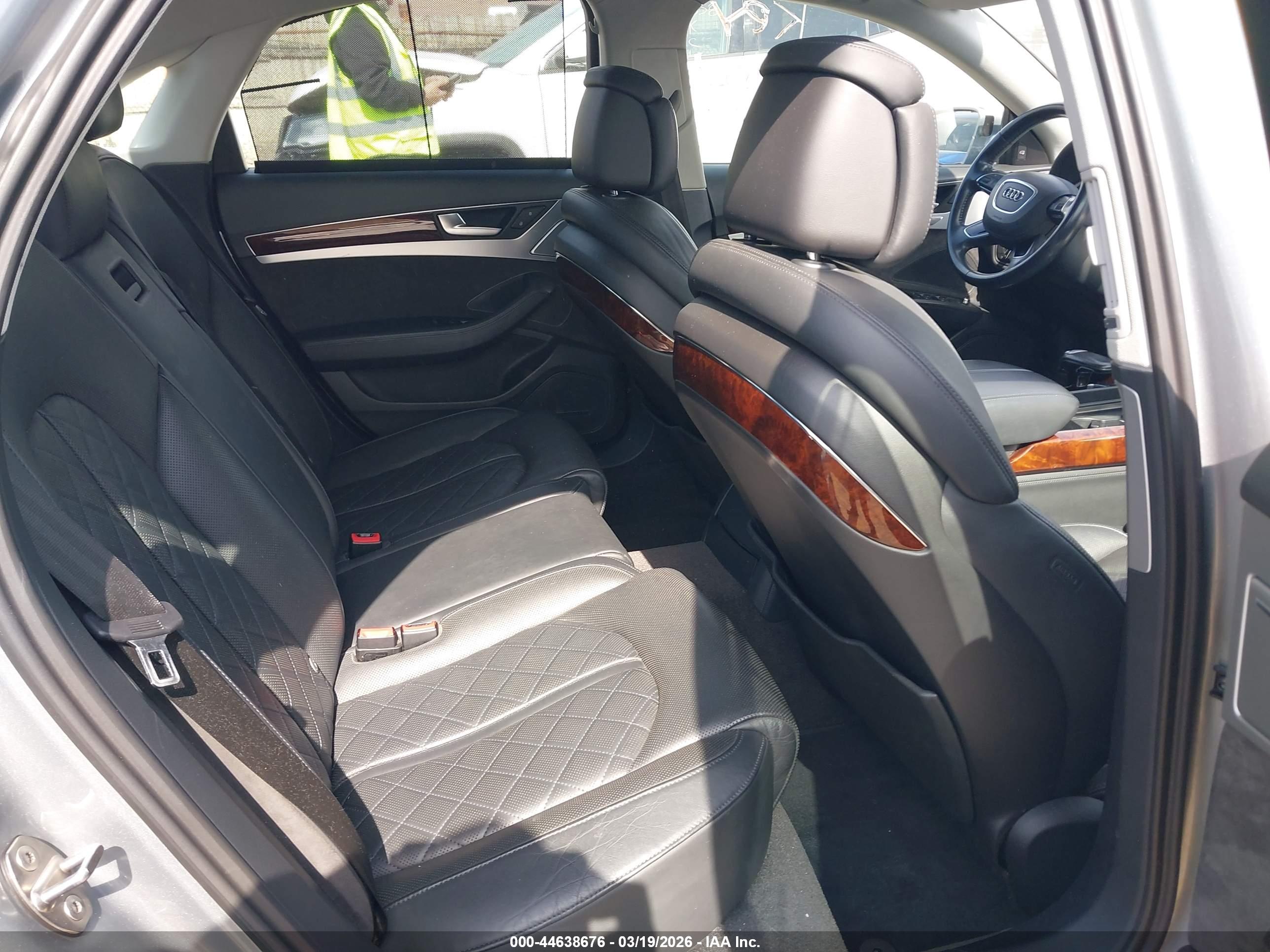 AUDI A8 image 8