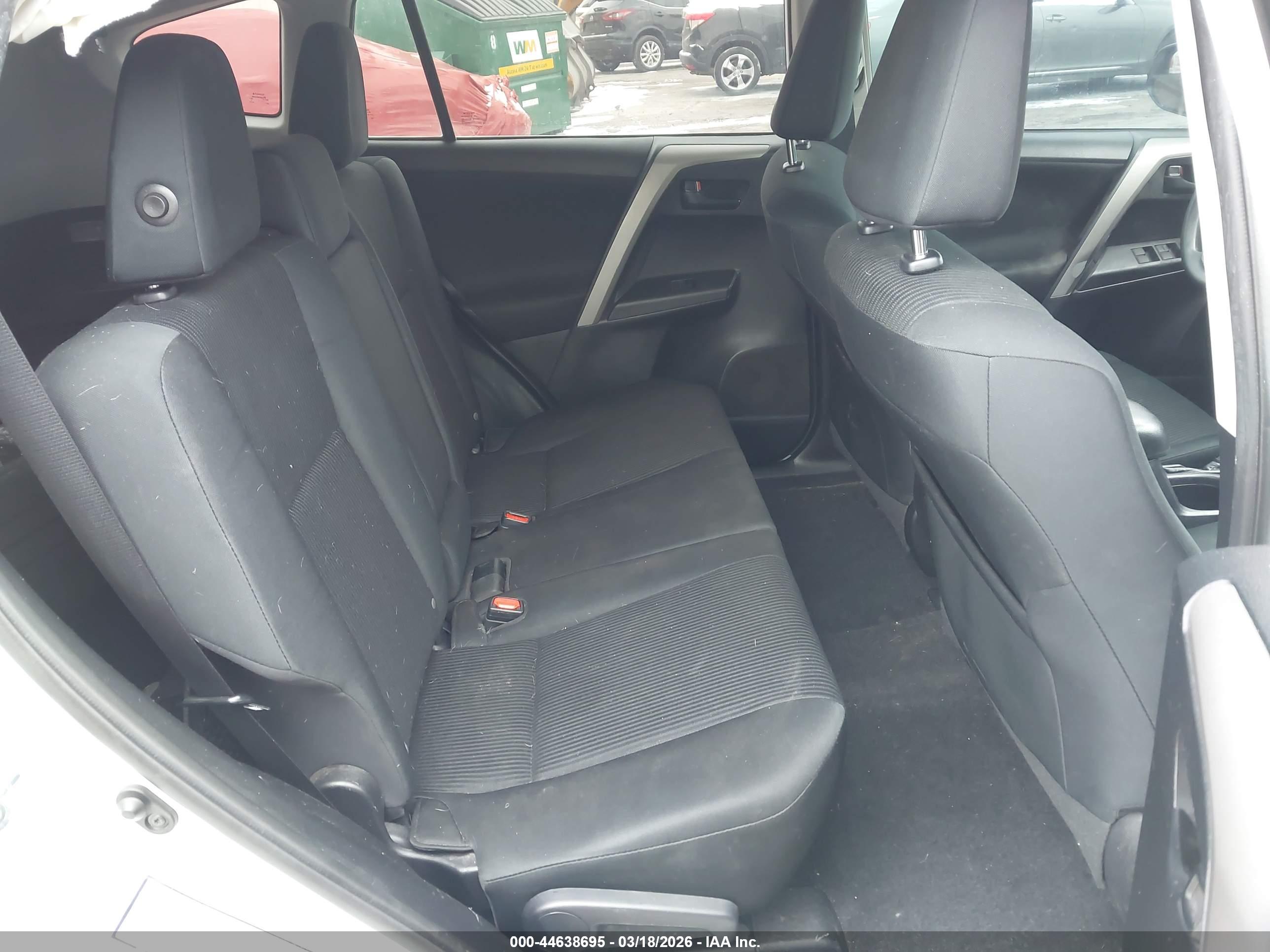 TOYOTA RAV4 image 8