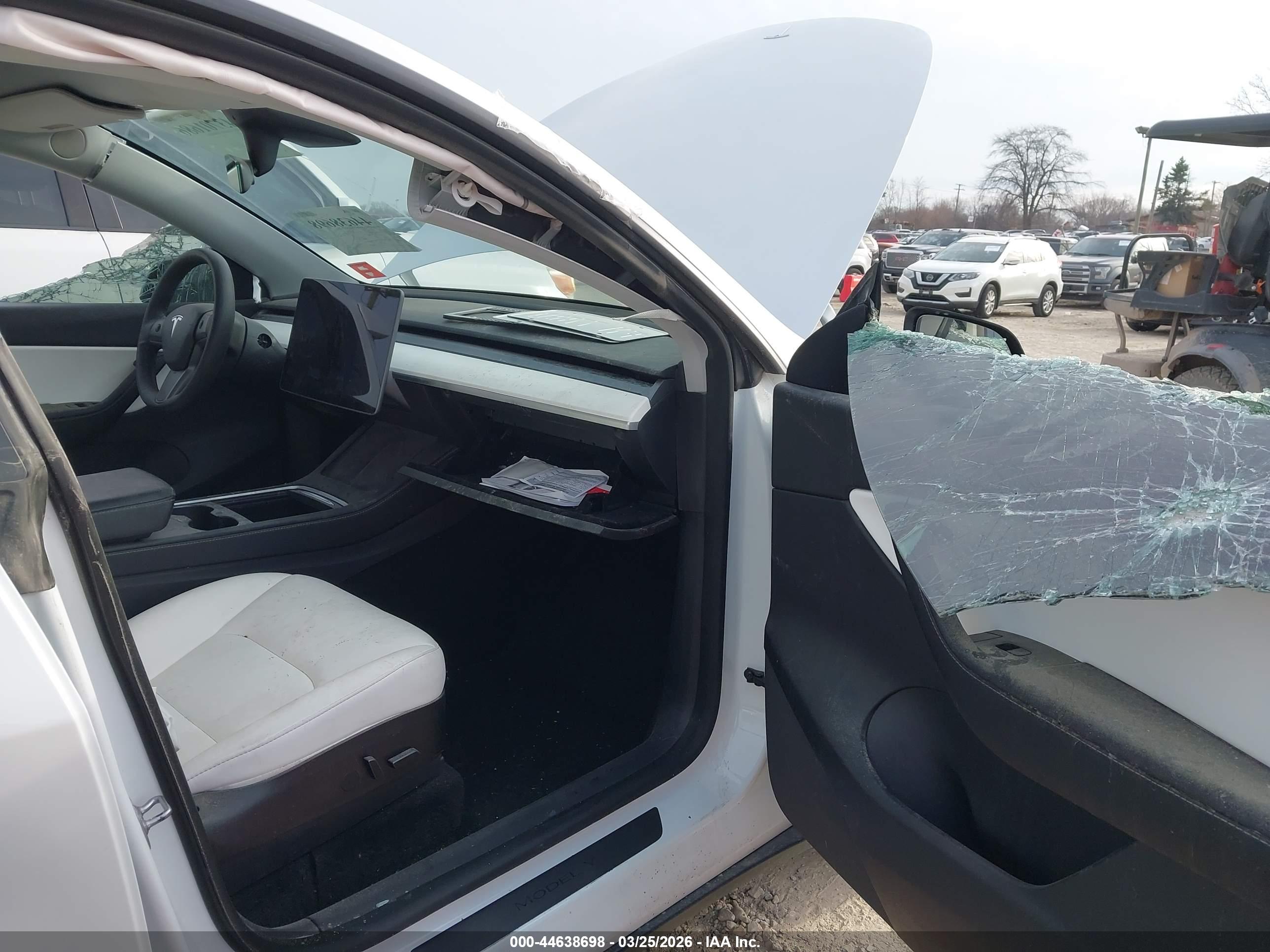 TESLA MODEL image 5
