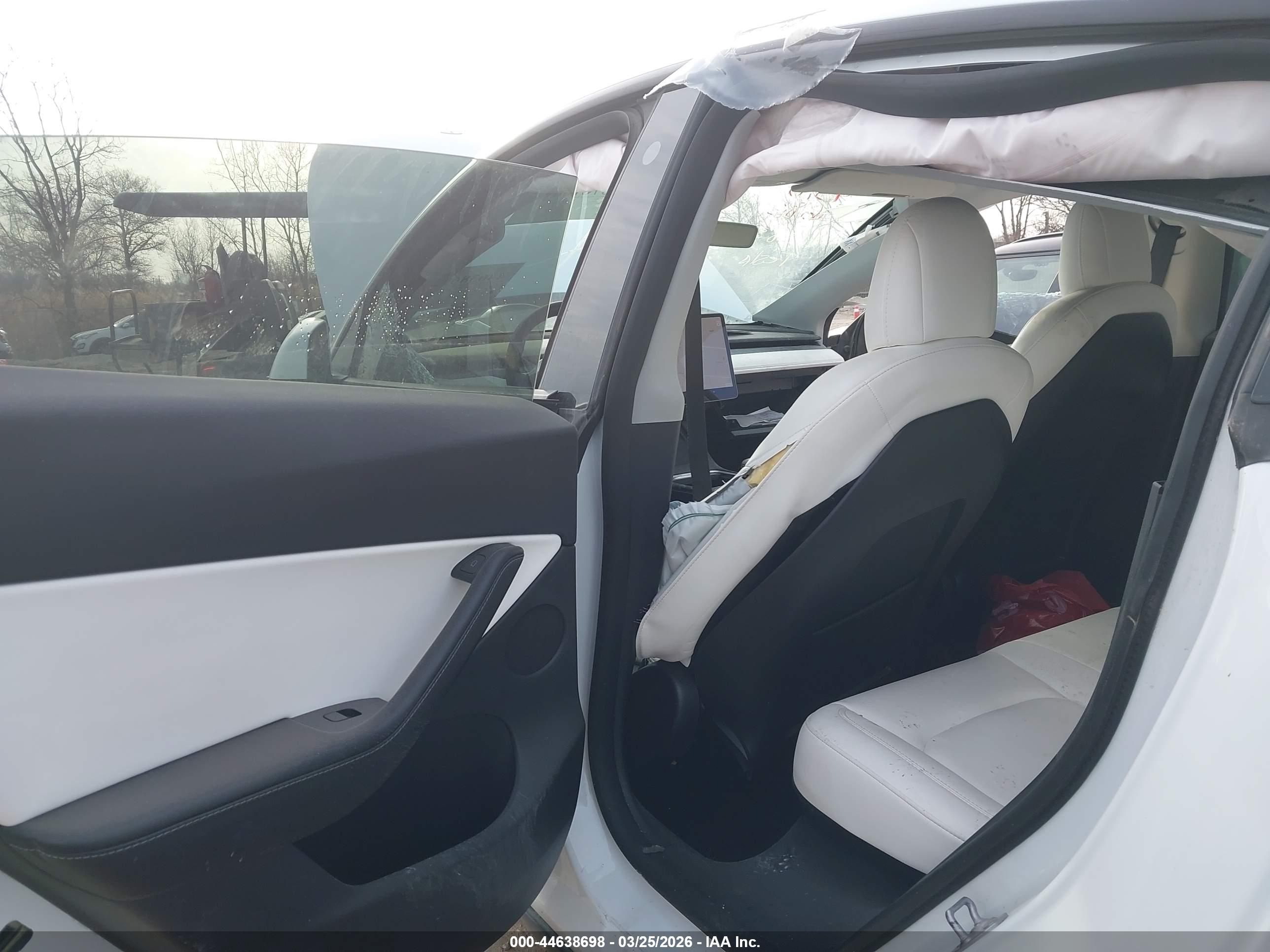 TESLA MODEL image 8