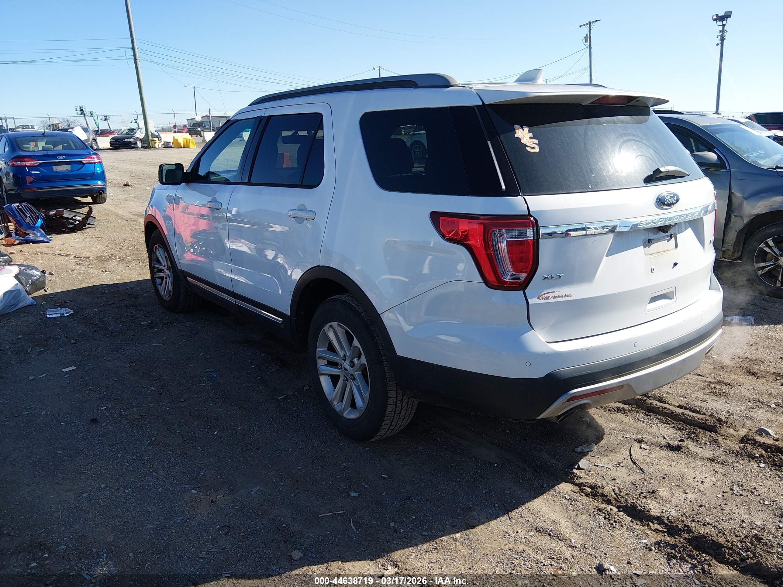 FORD EXPLORER image 3