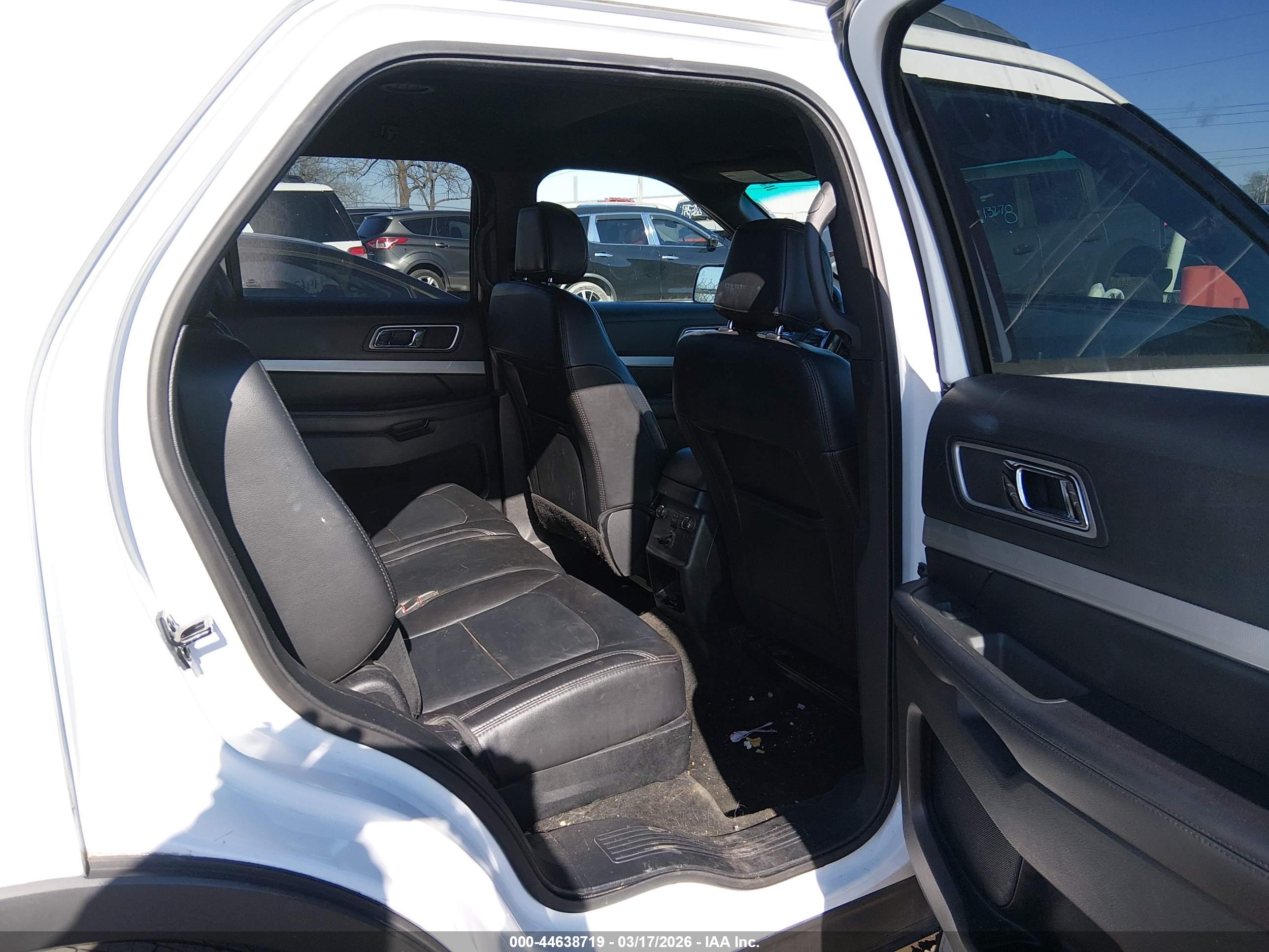 FORD EXPLORER image 8