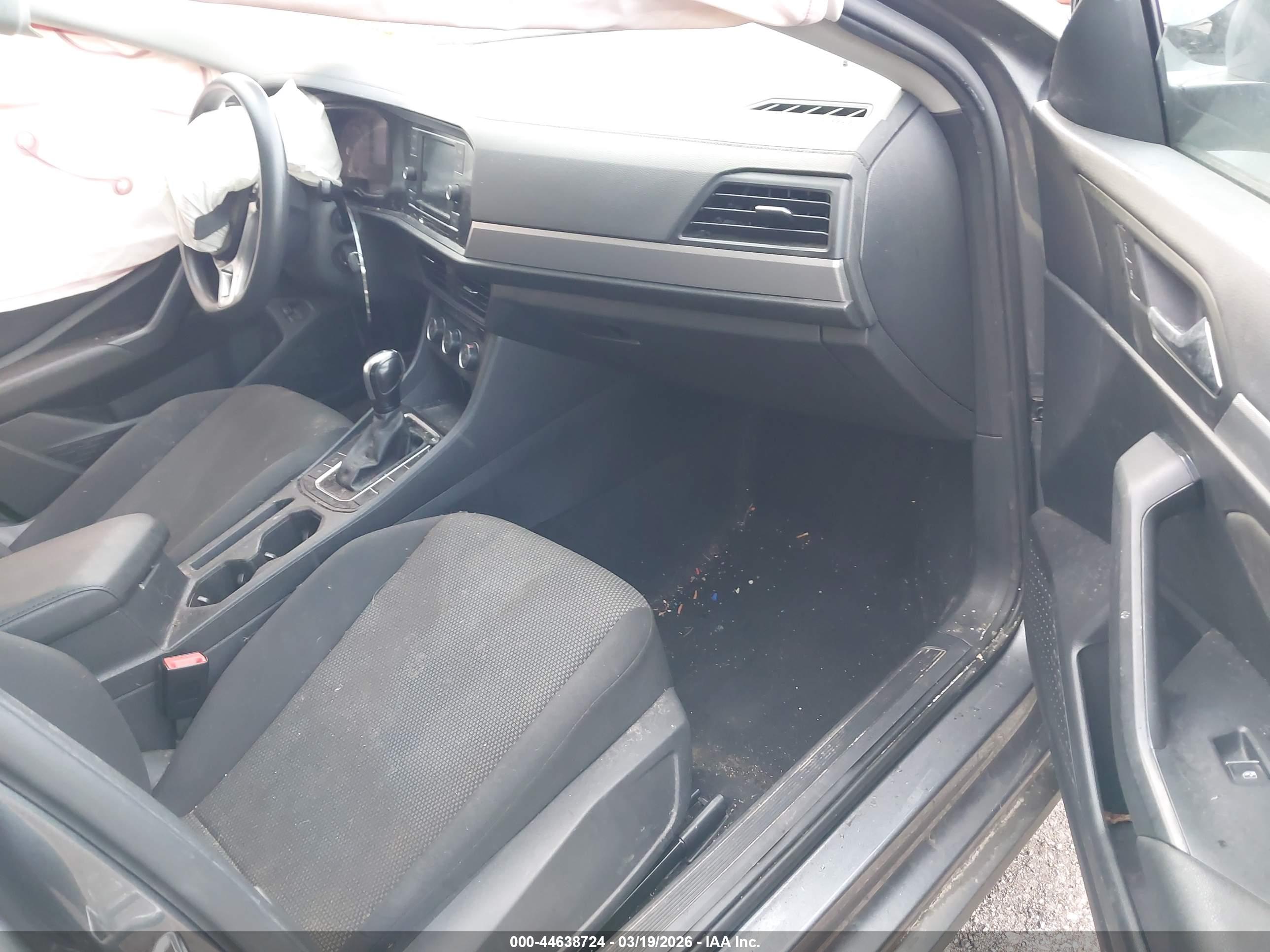 VOLKSWAGEN JETTA image 5