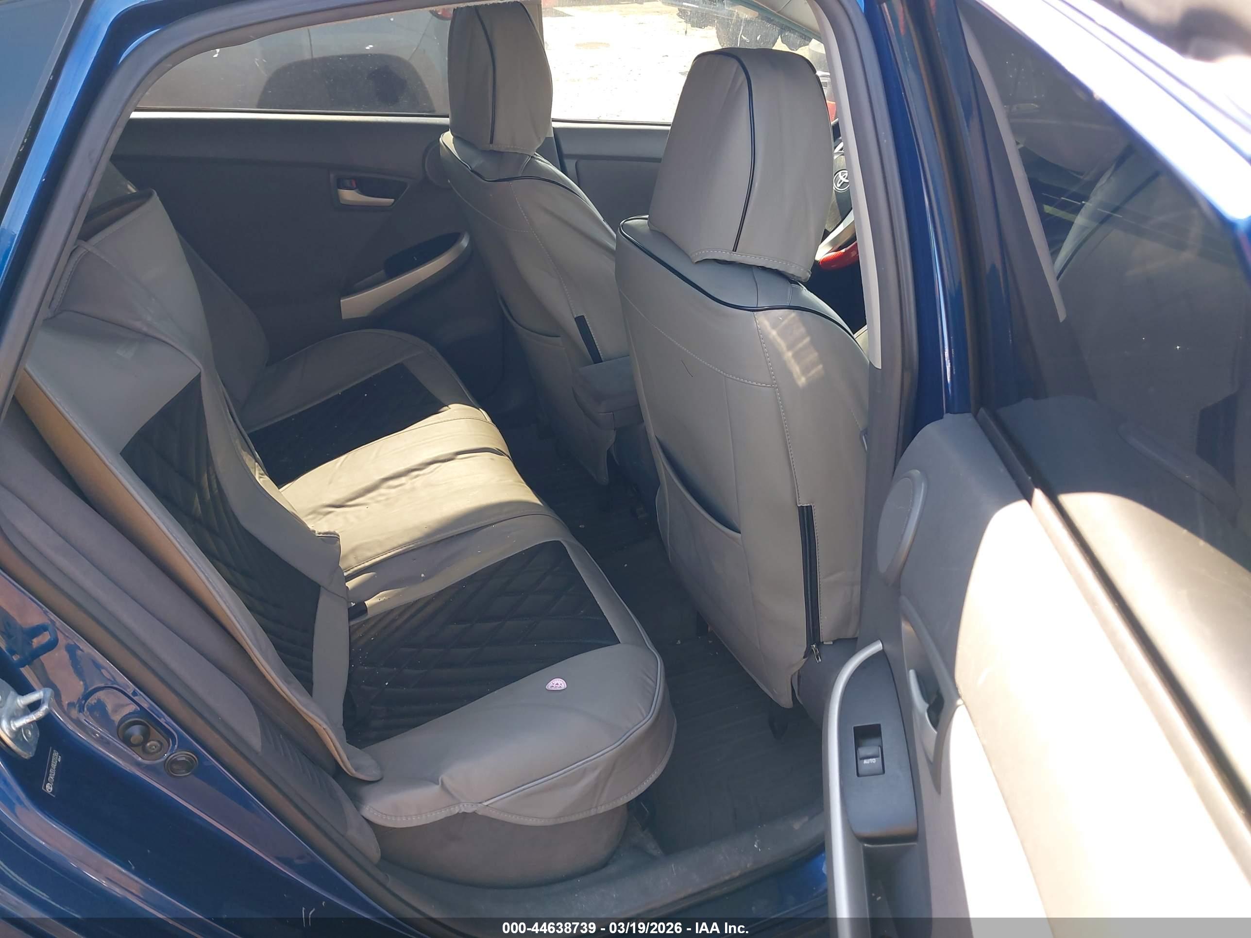 TOYOTA PRIUS image 8