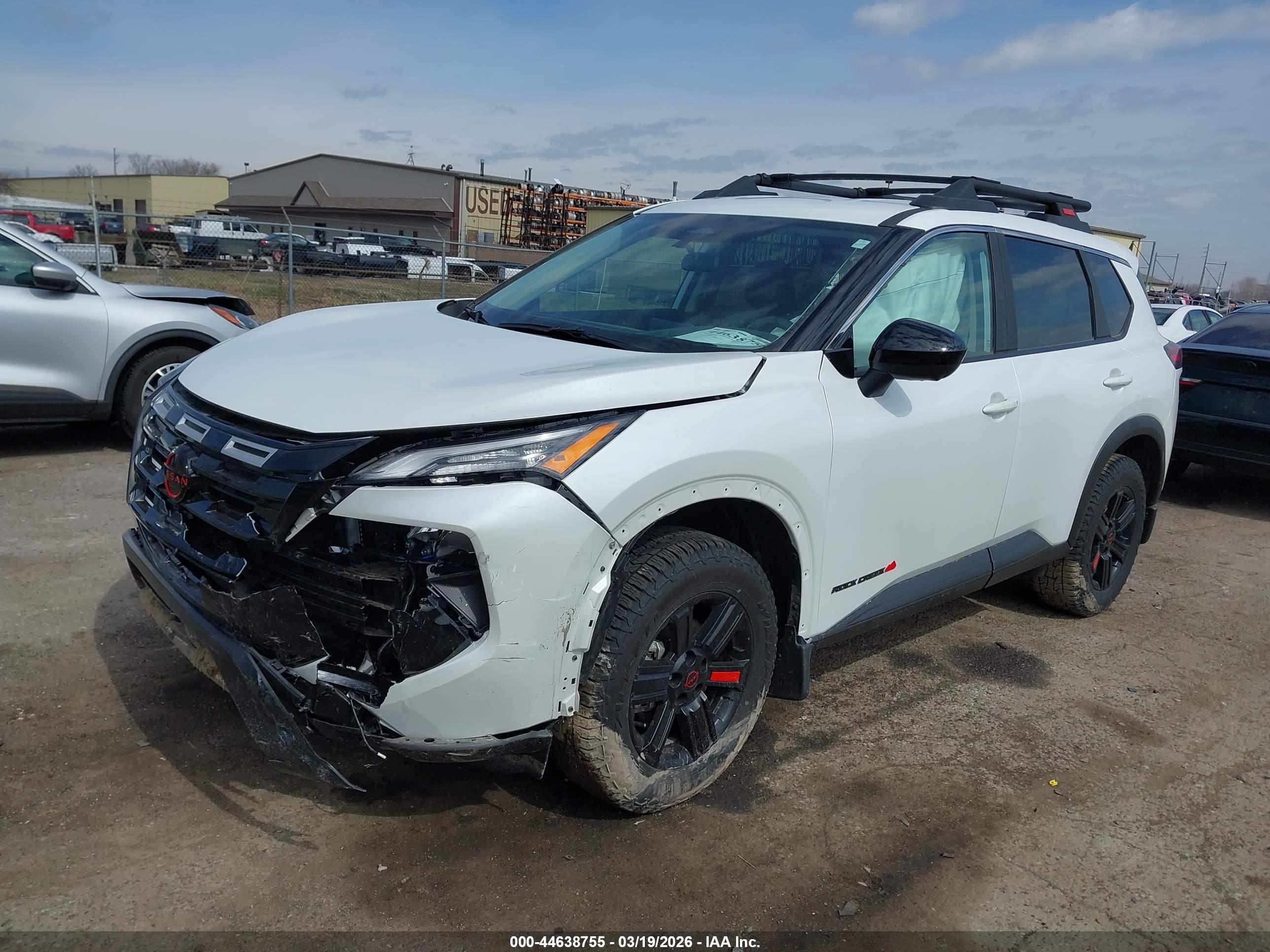 NISSAN ROGUE image 2