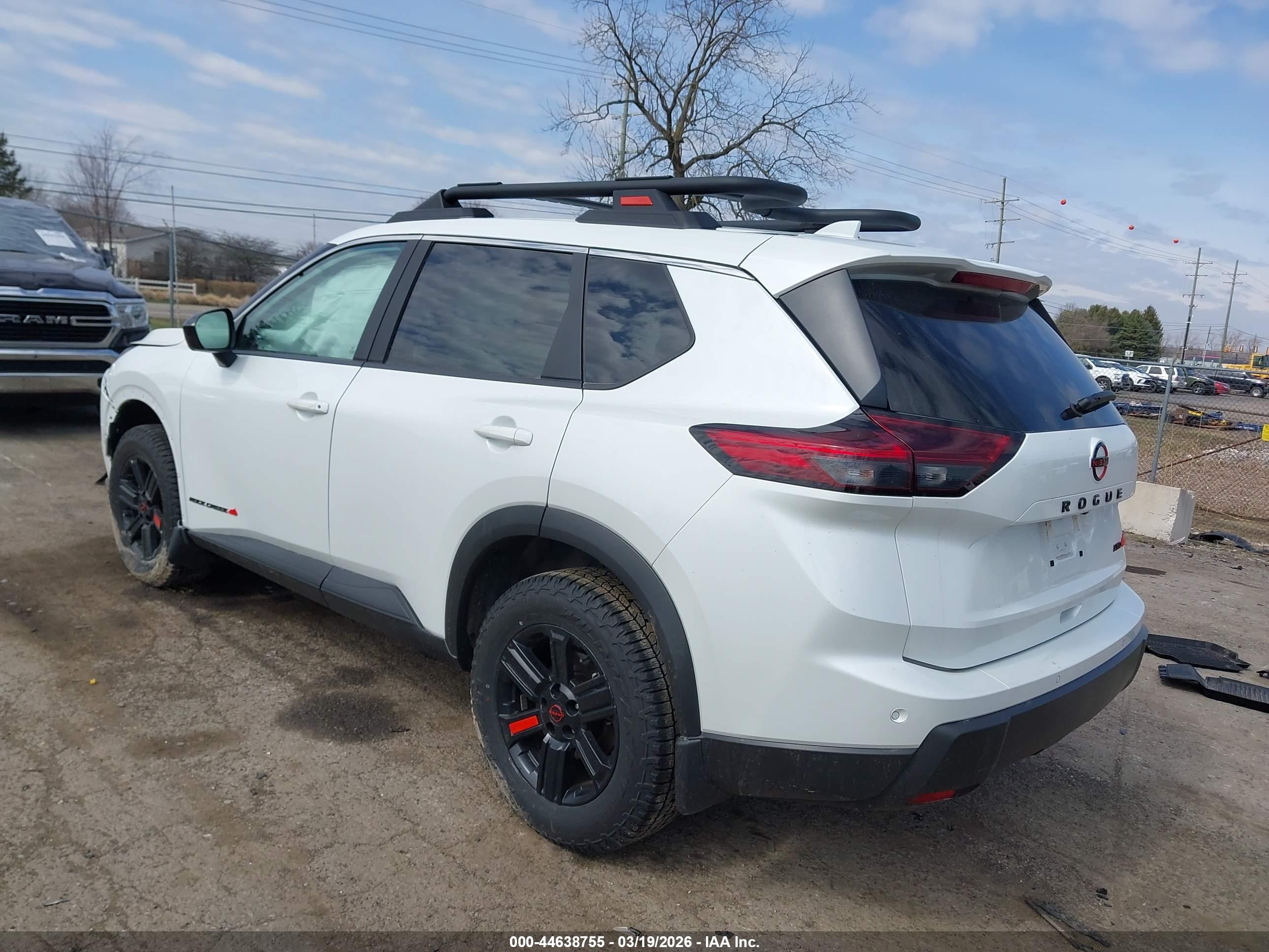 NISSAN ROGUE image 3