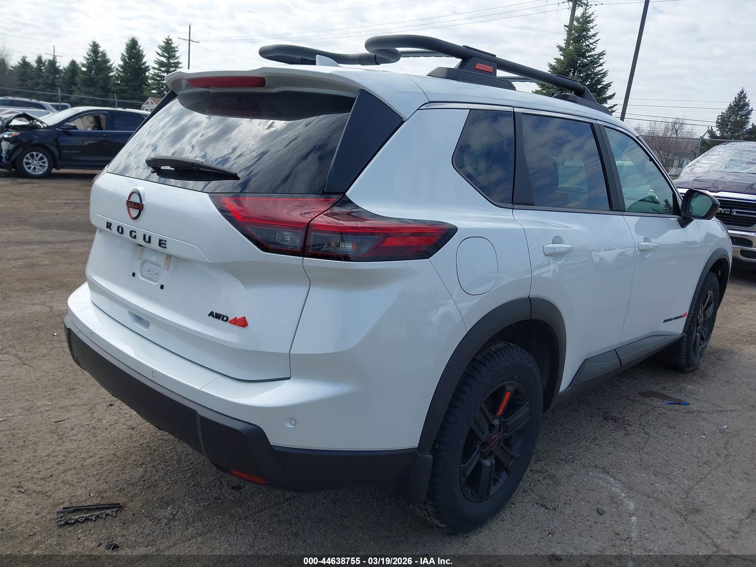 NISSAN ROGUE image 4