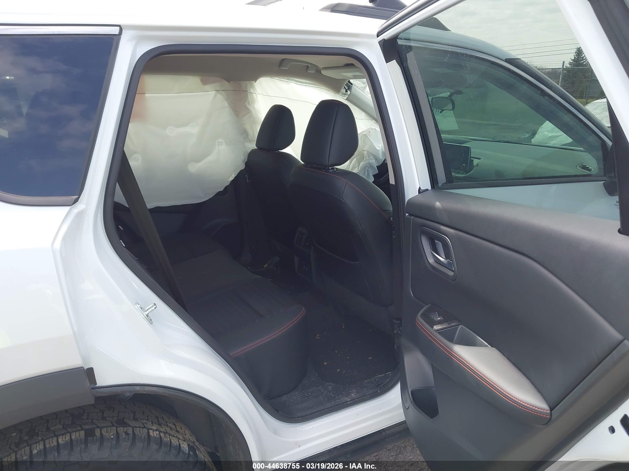NISSAN ROGUE image 8