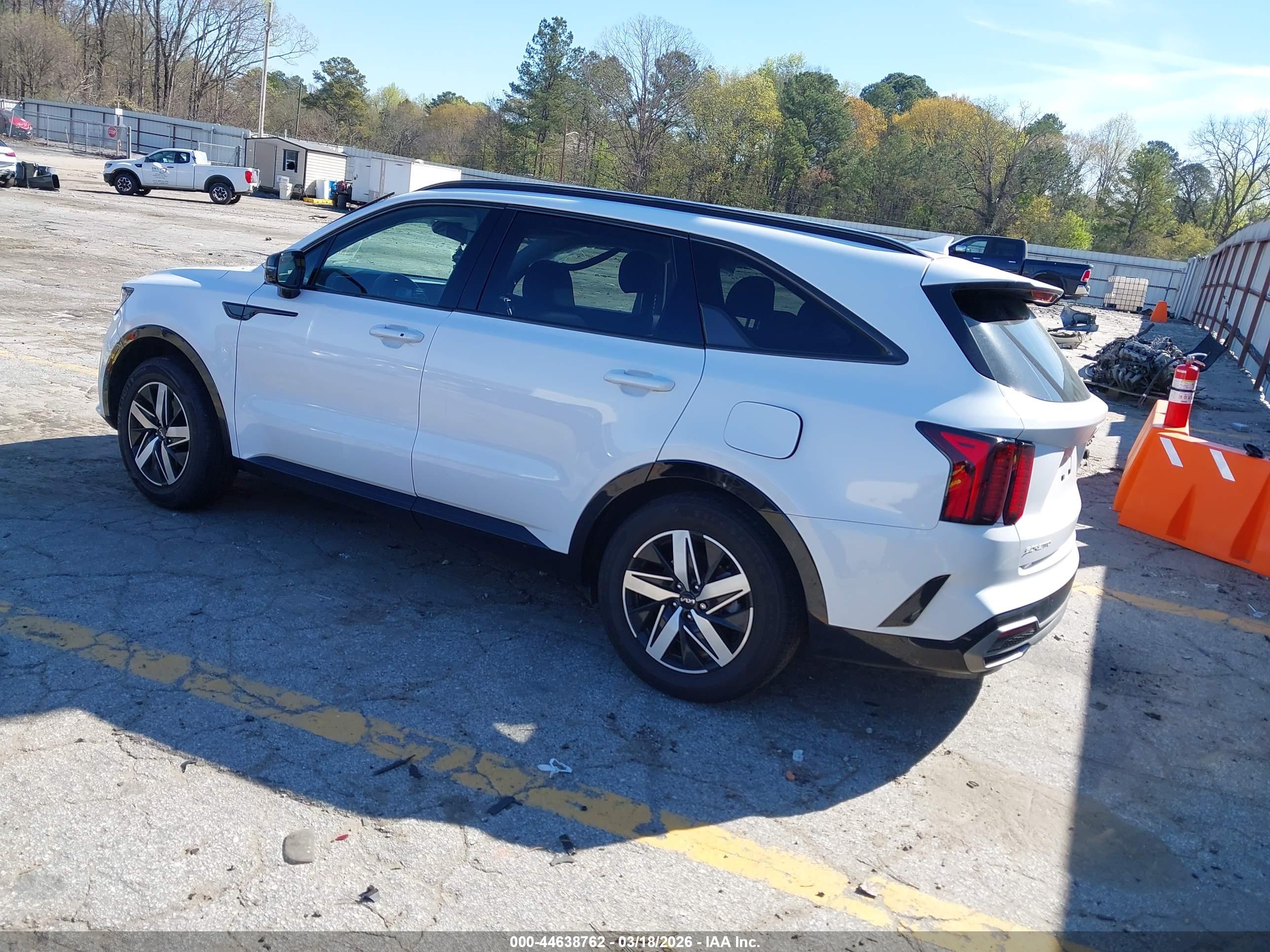 KIA SORENTO image 3