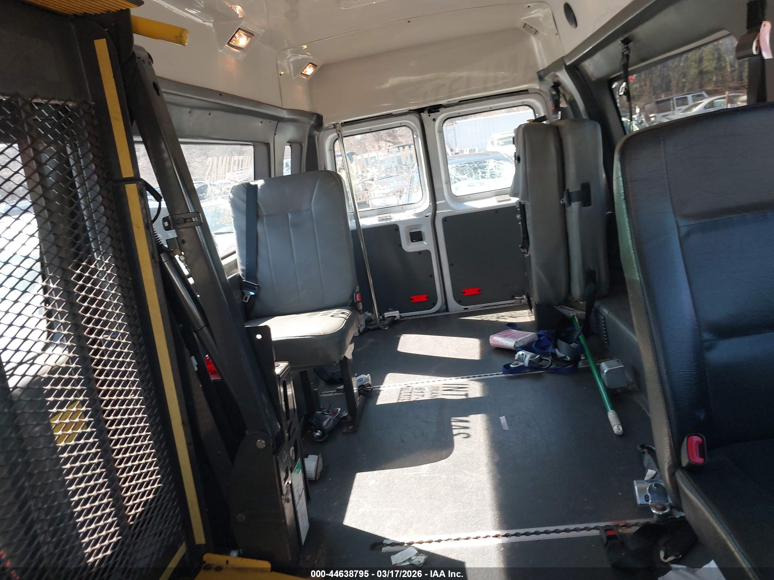 FORD E-250 image 8