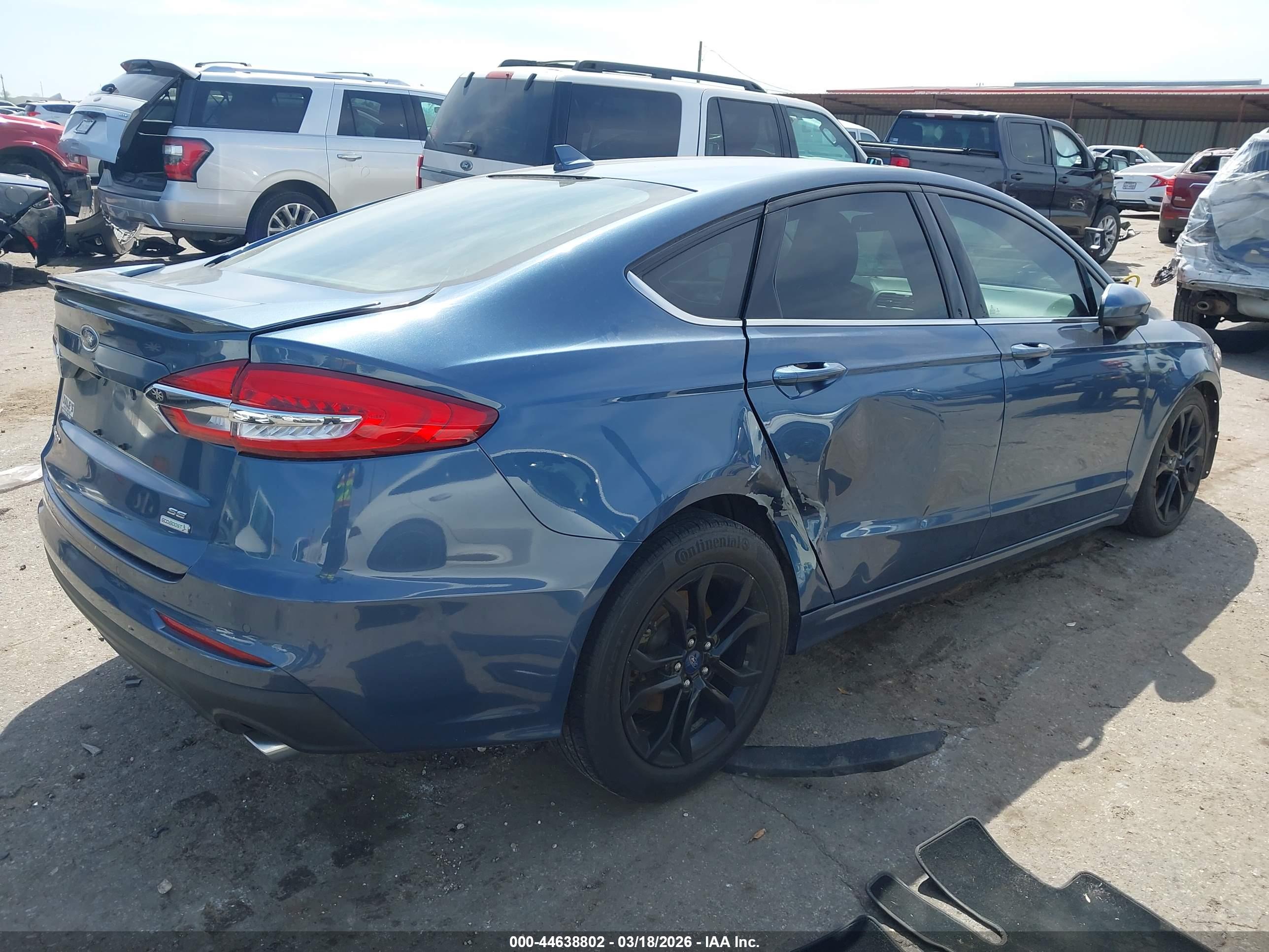FORD FUSION image 4