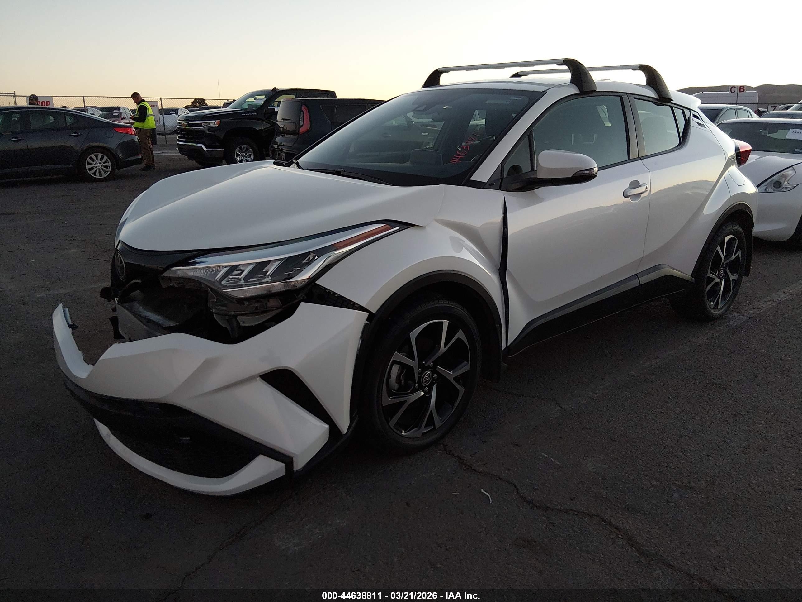TOYOTA C-HR image 2