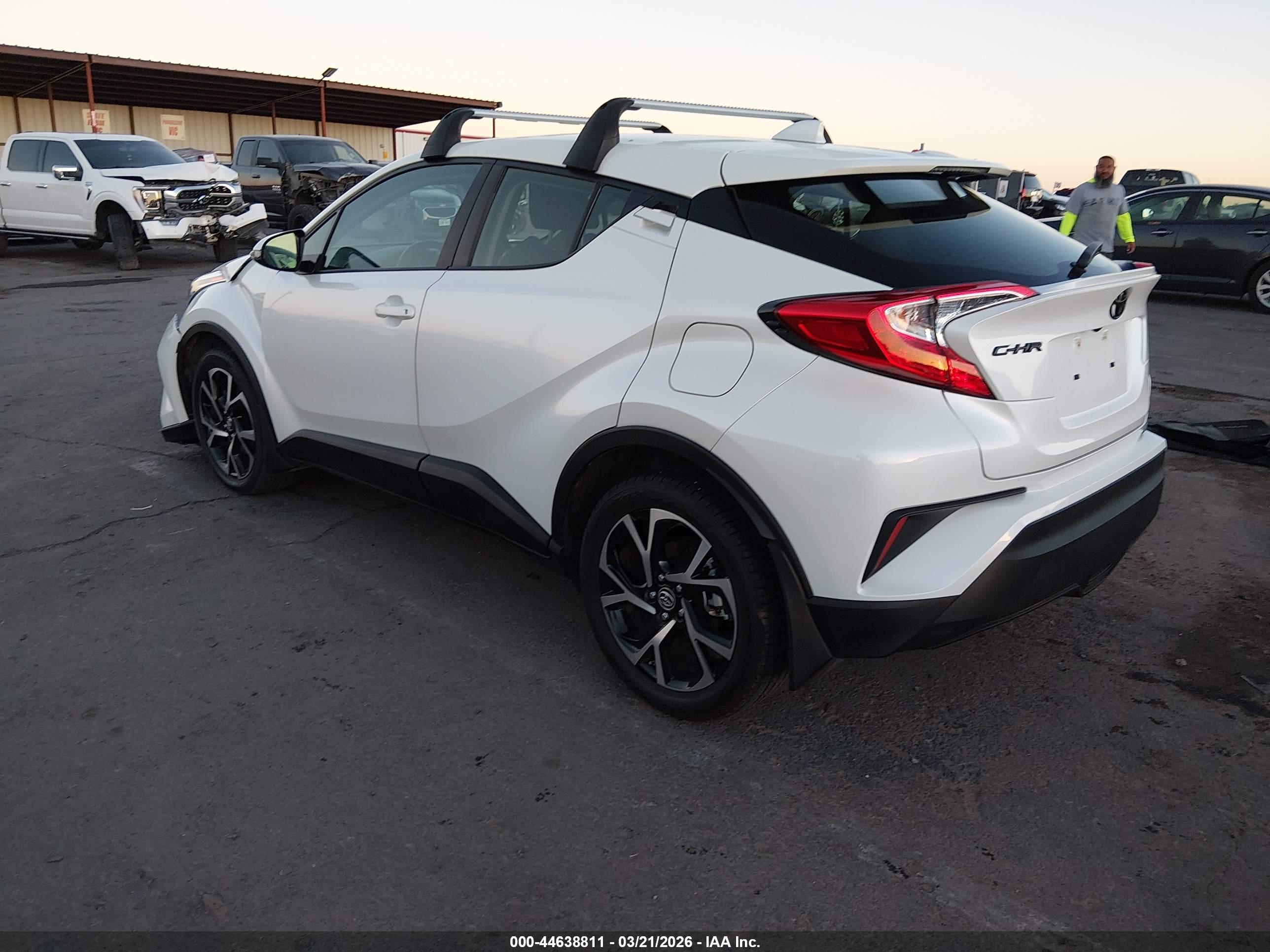 TOYOTA C-HR image 3