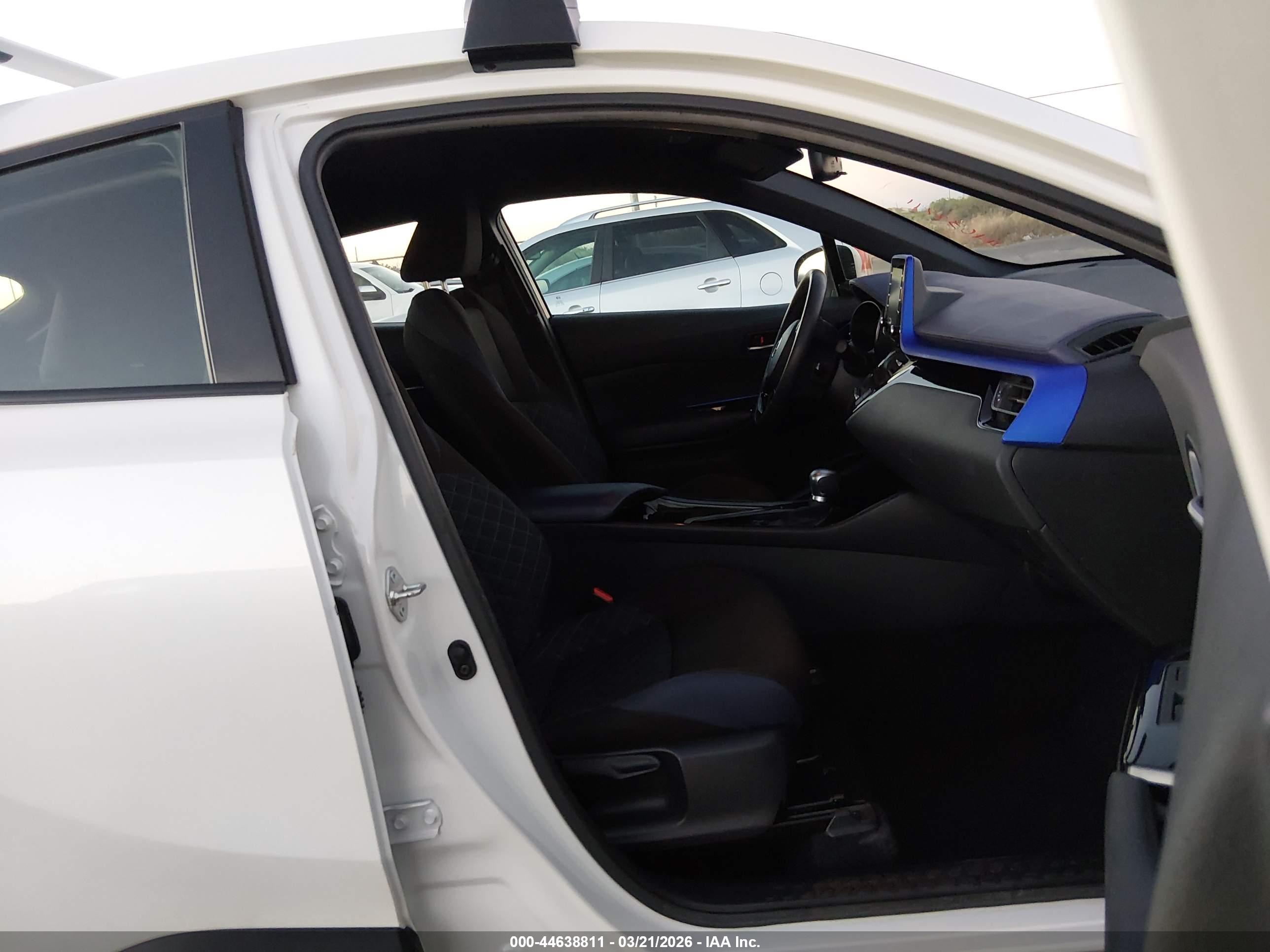 TOYOTA C-HR image 5