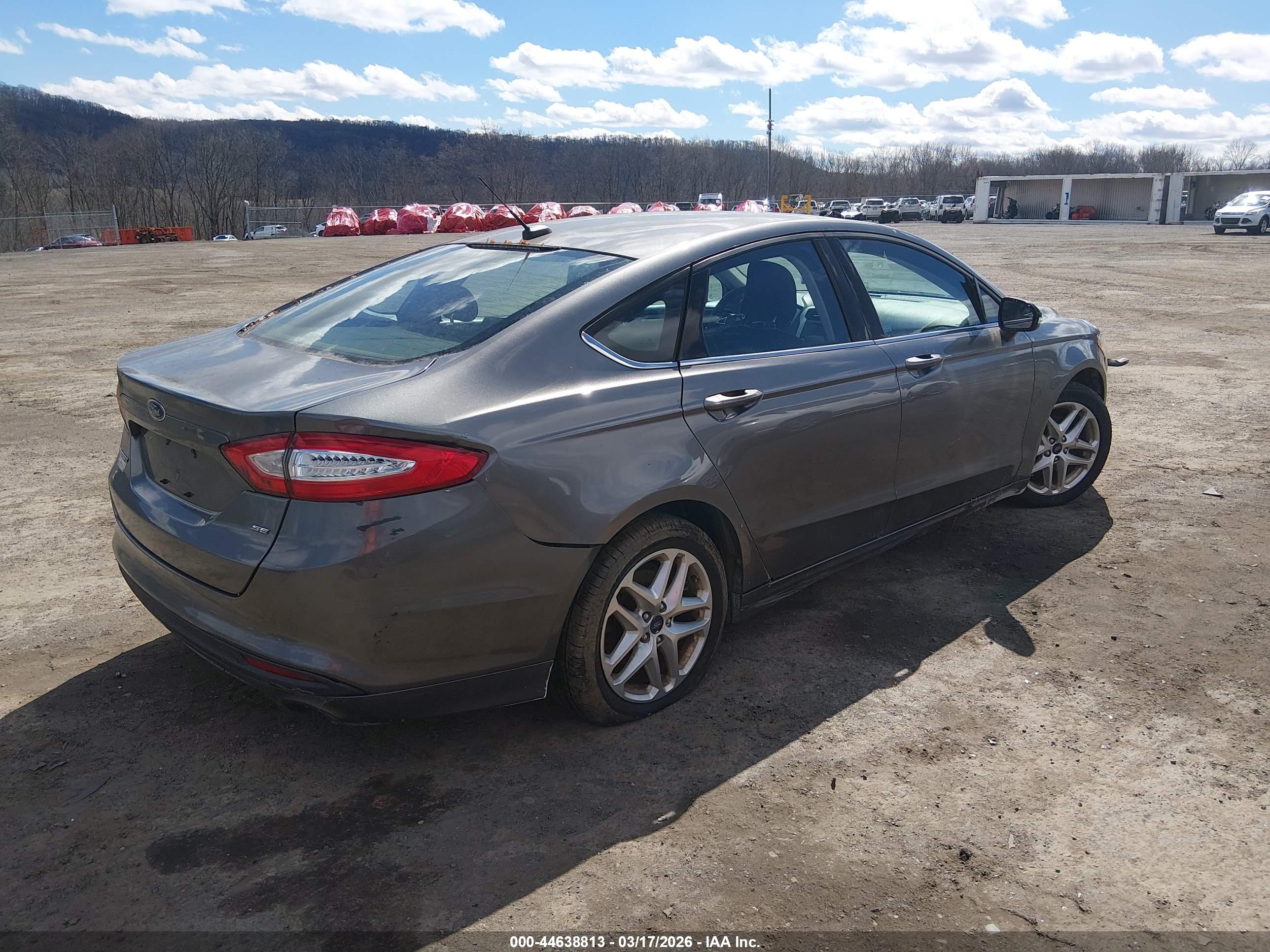 FORD FUSION image 4