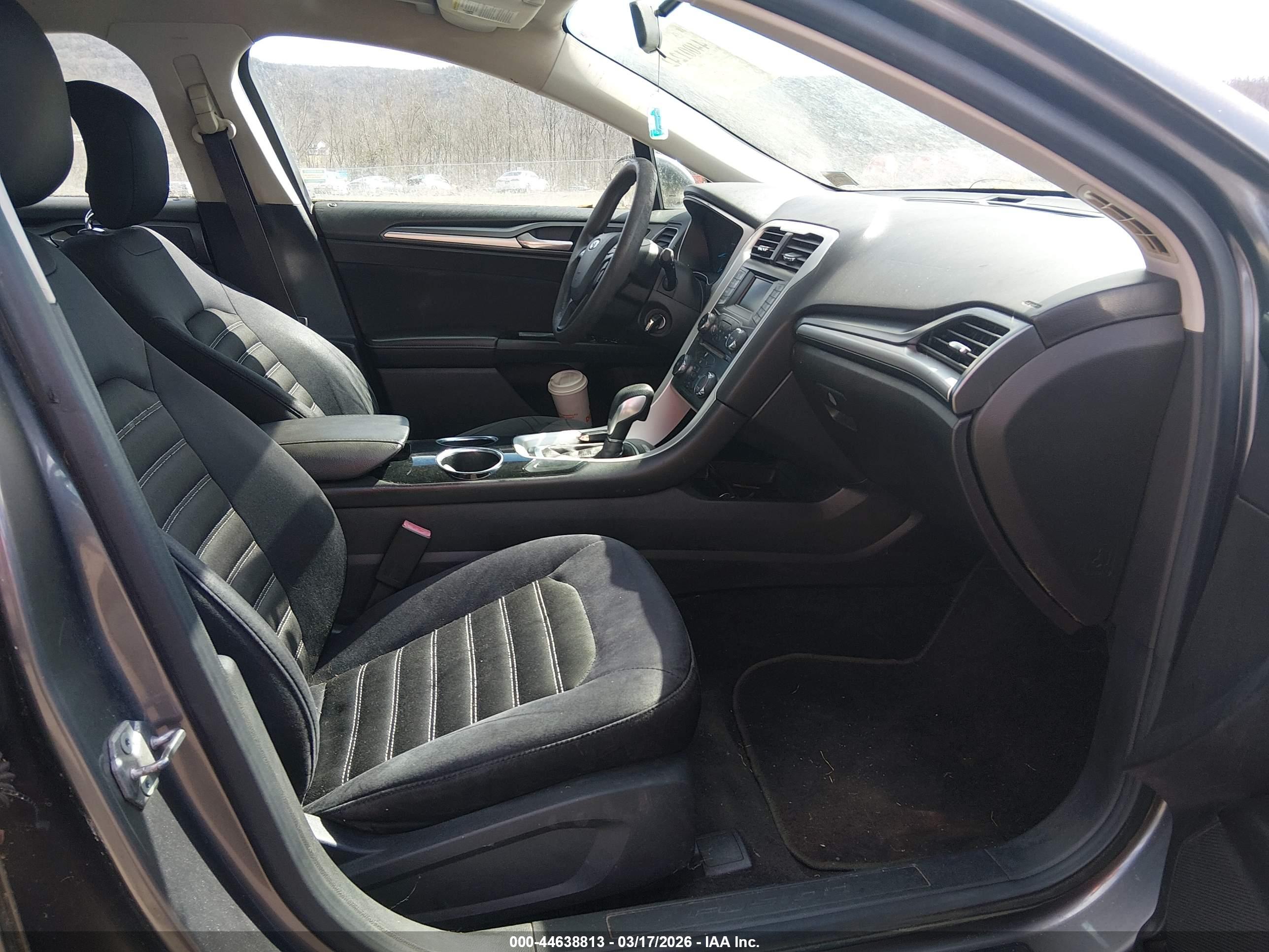 FORD FUSION image 5