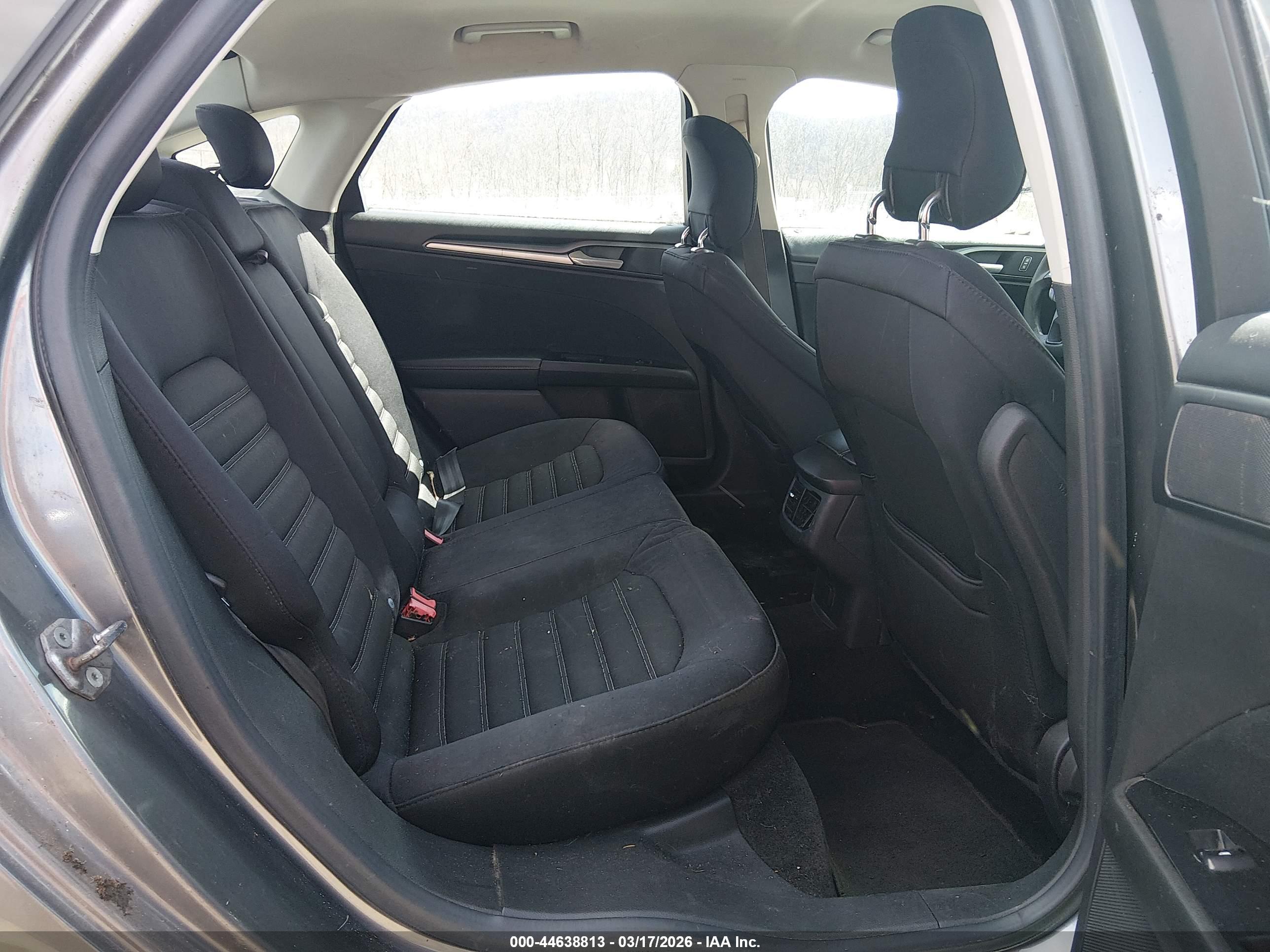 FORD FUSION image 8