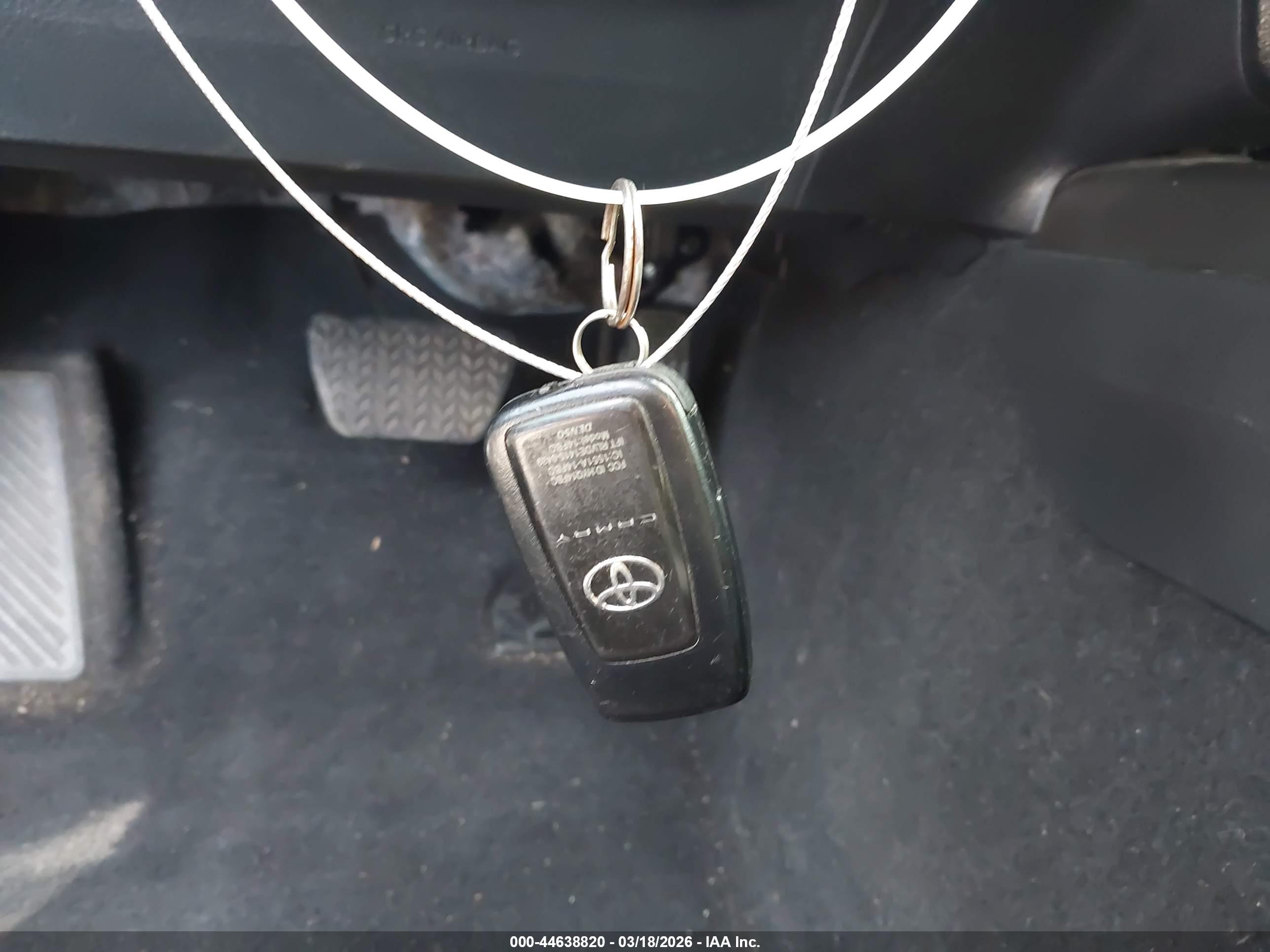 TOYOTA CAMRY image 11