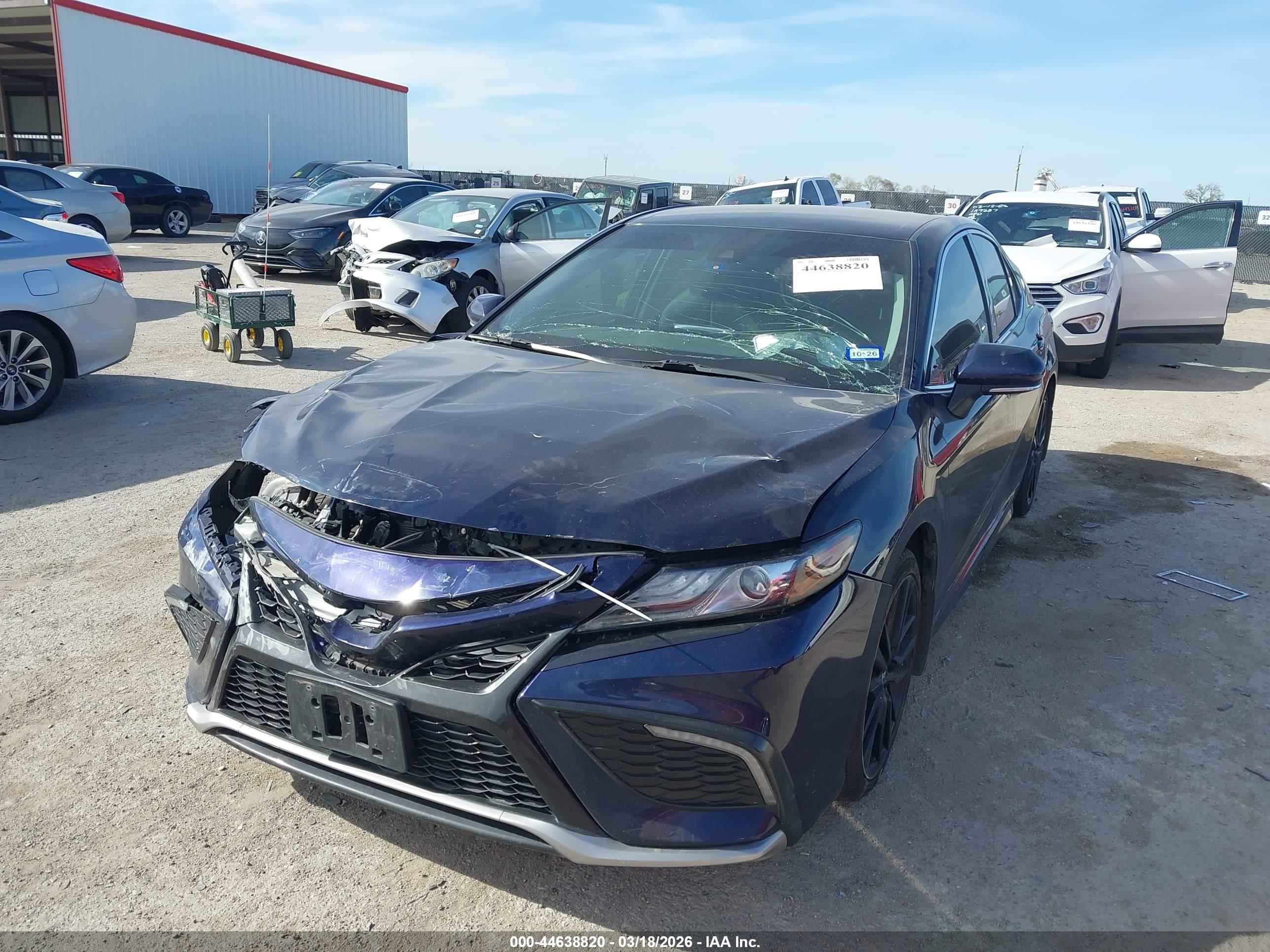 TOYOTA CAMRY image 2