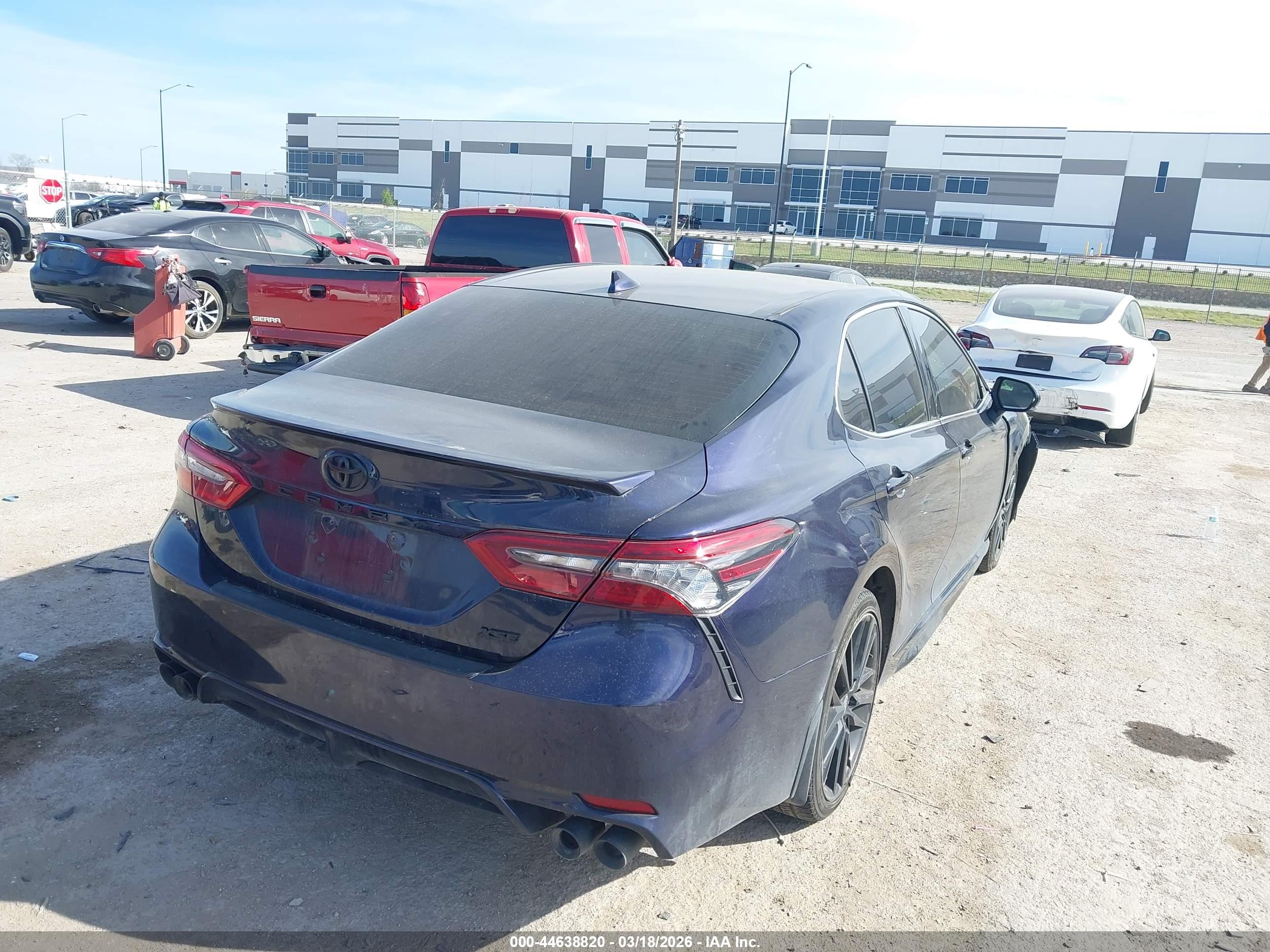 TOYOTA CAMRY image 4