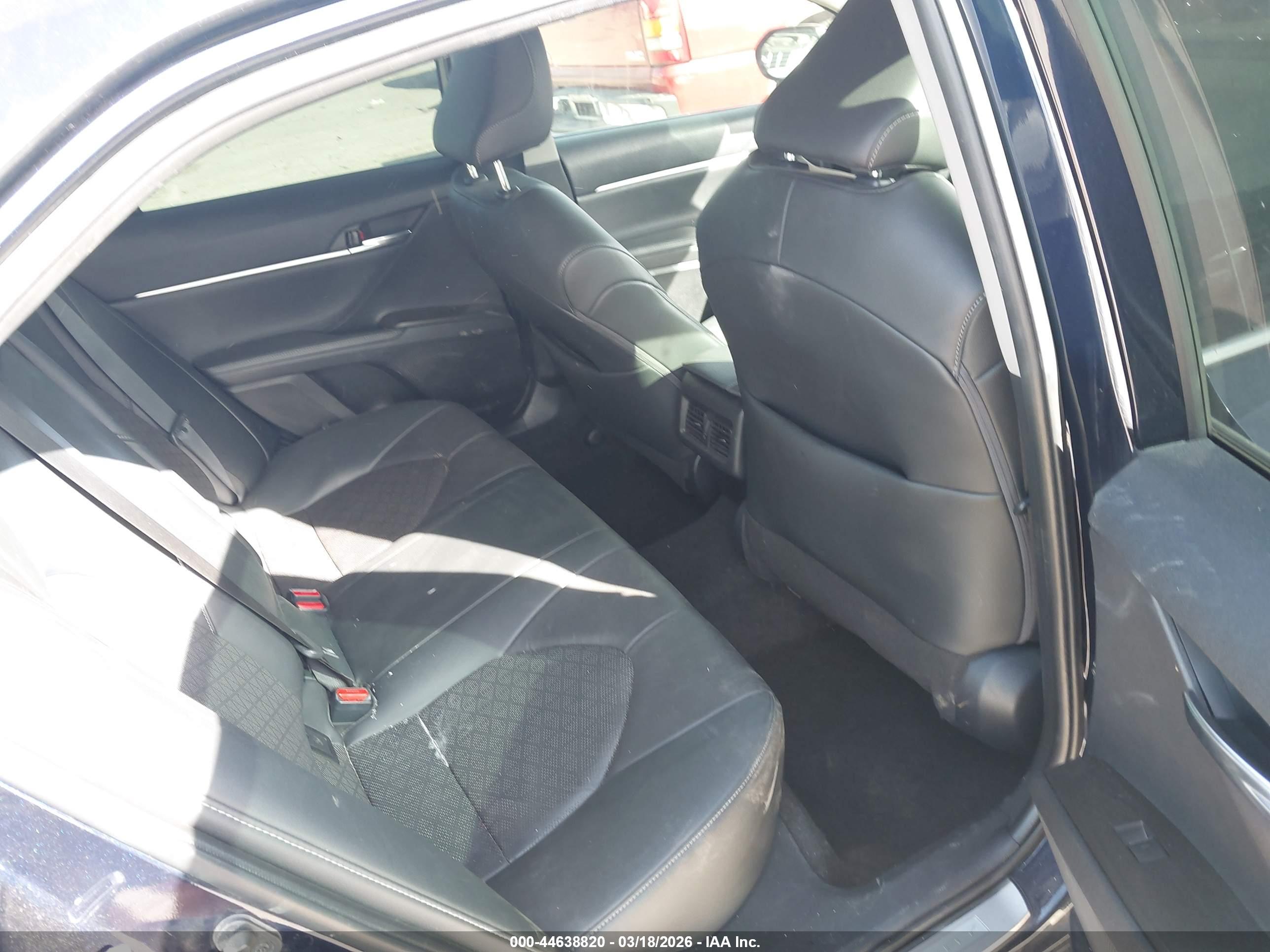 TOYOTA CAMRY image 8