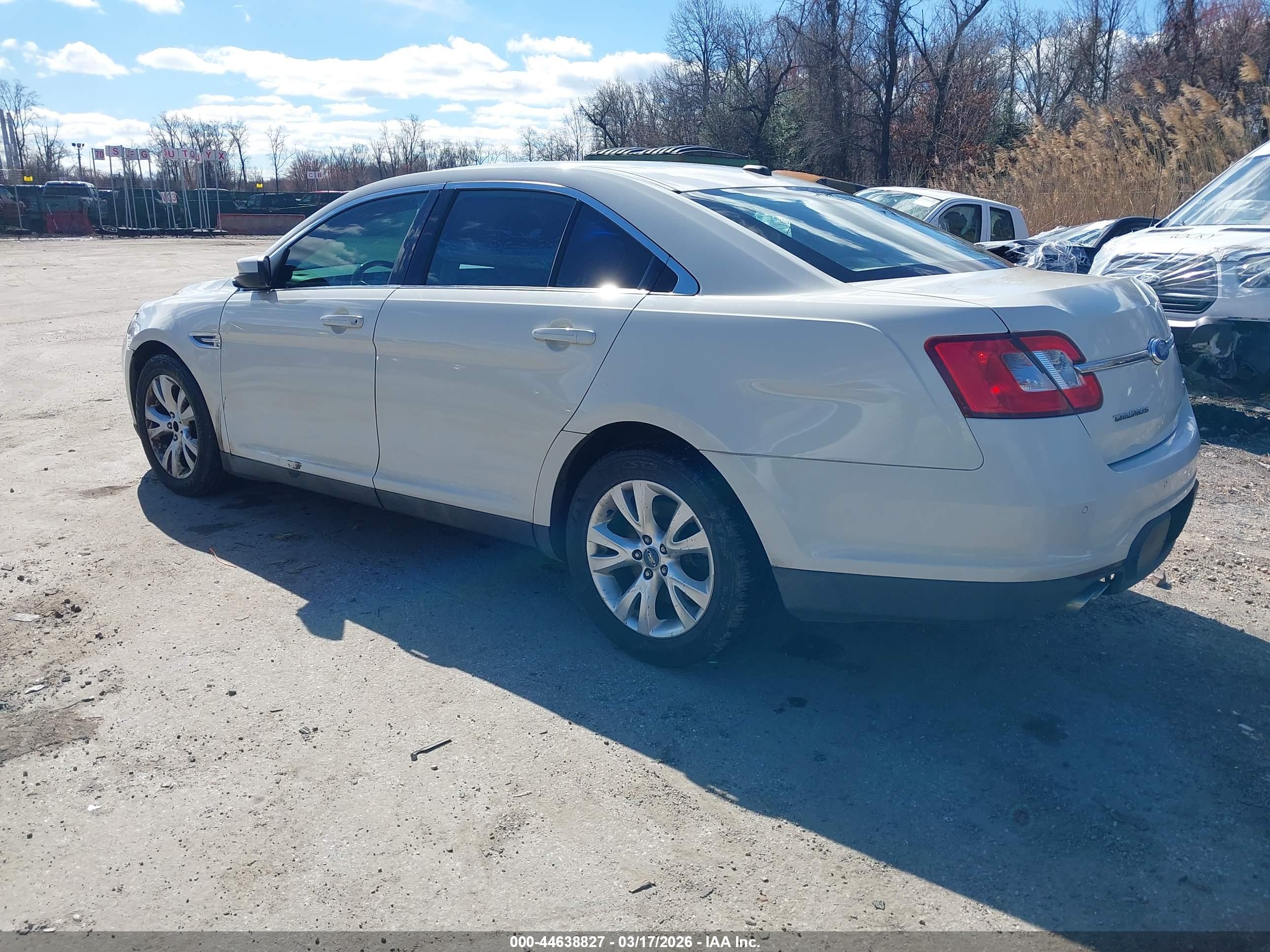 FORD TAURUS image 3