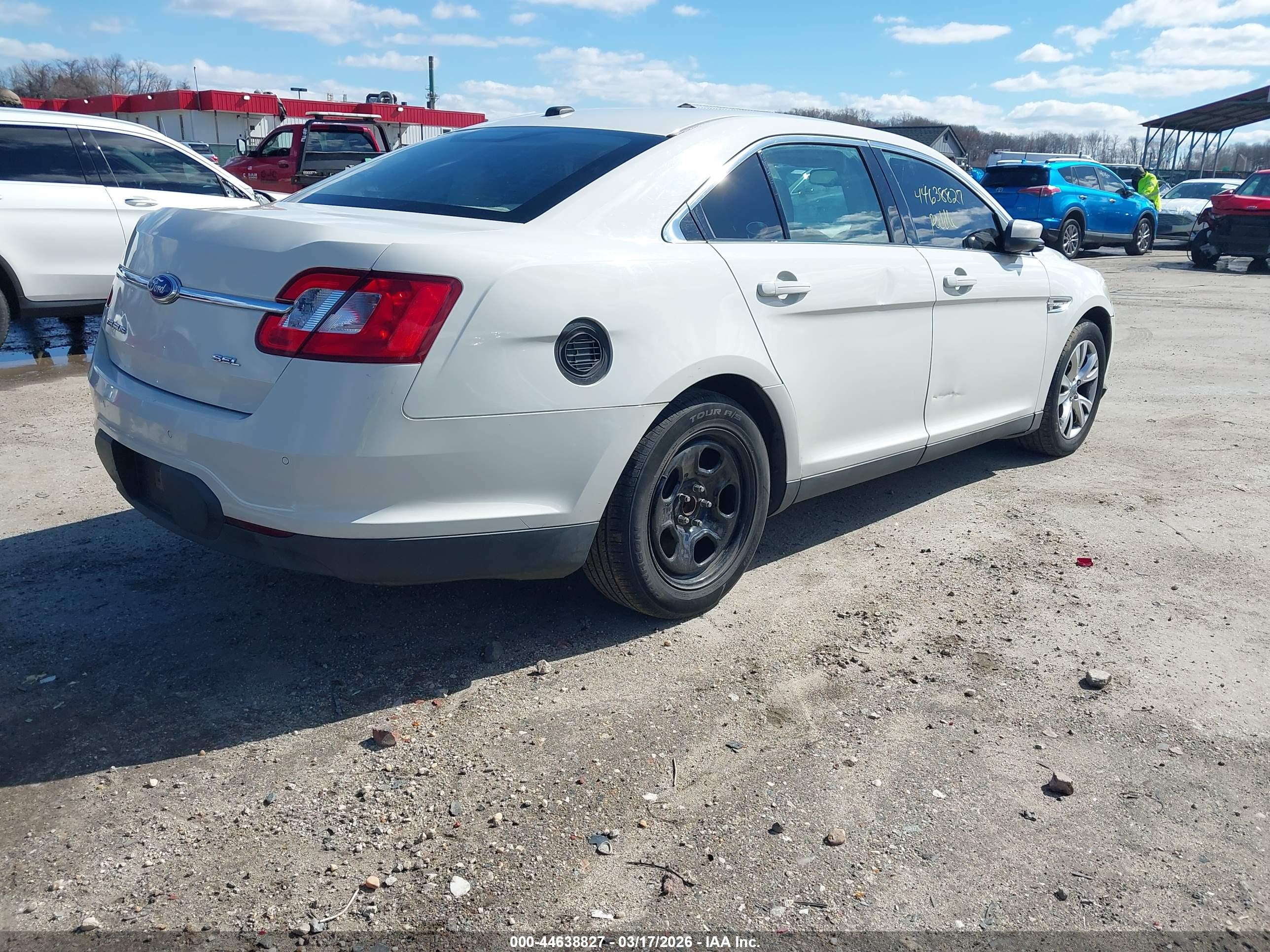 FORD TAURUS image 4