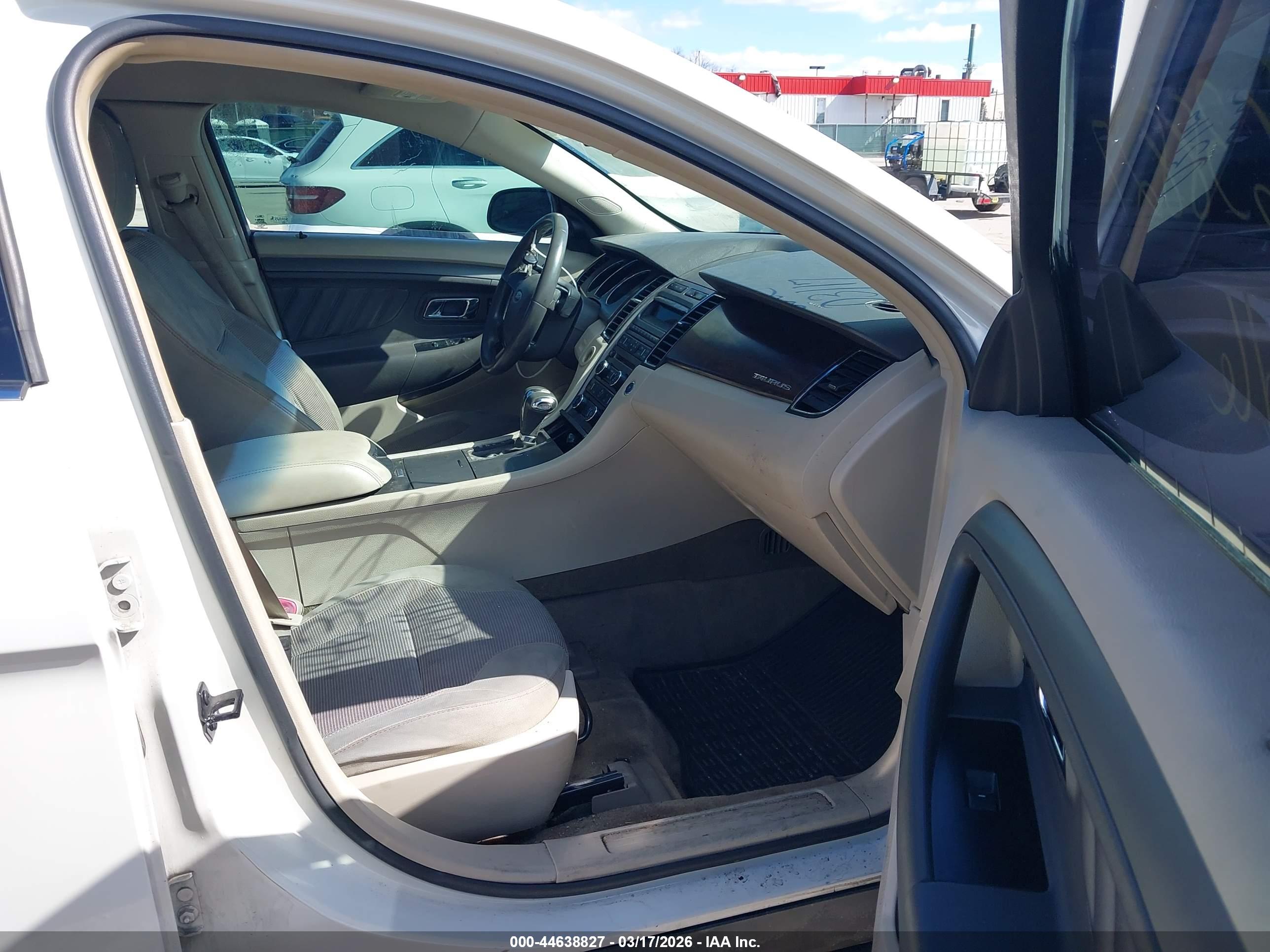 FORD TAURUS image 5