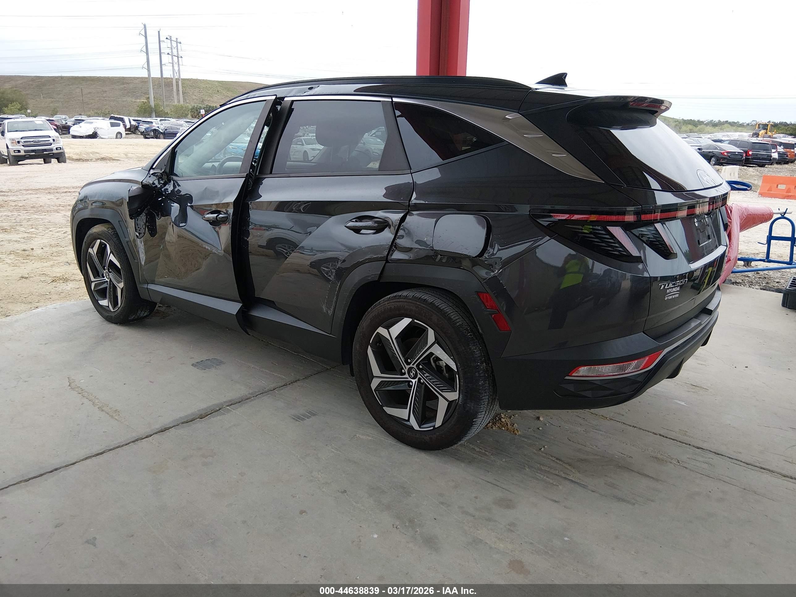 HYUNDAI TUCSON image 3