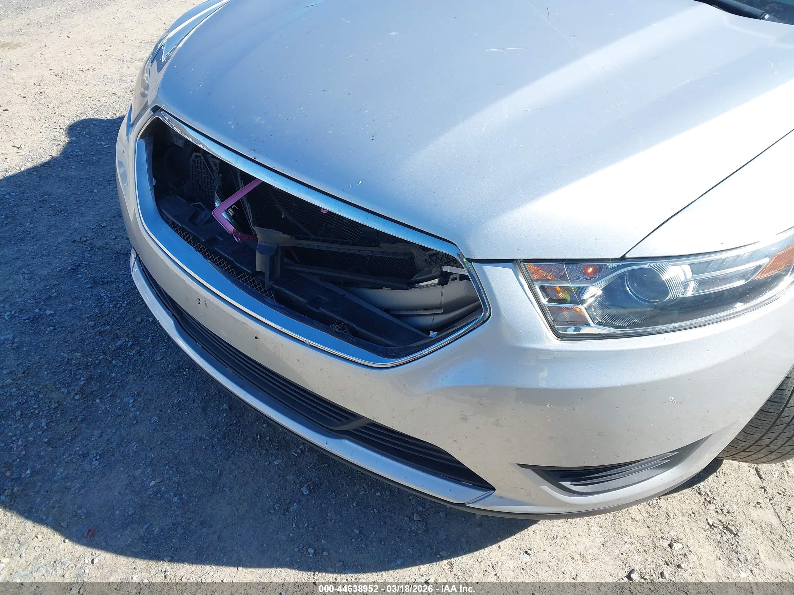 FORD TAURUS image 6
