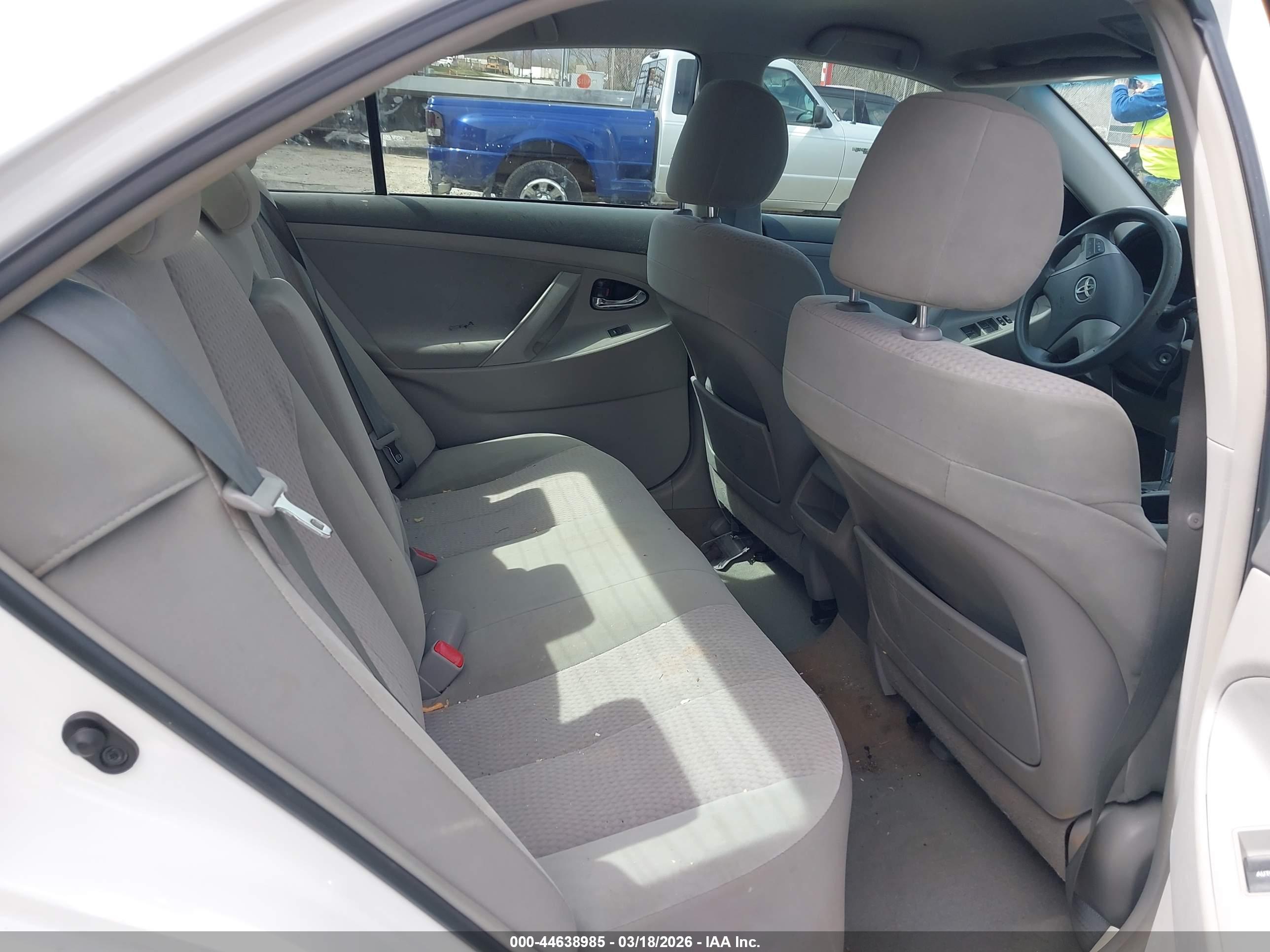 TOYOTA CAMRY image 8