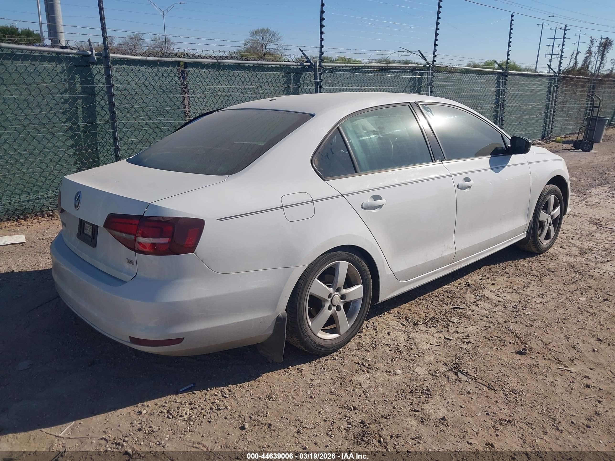 VOLKSWAGEN JETTA image 4