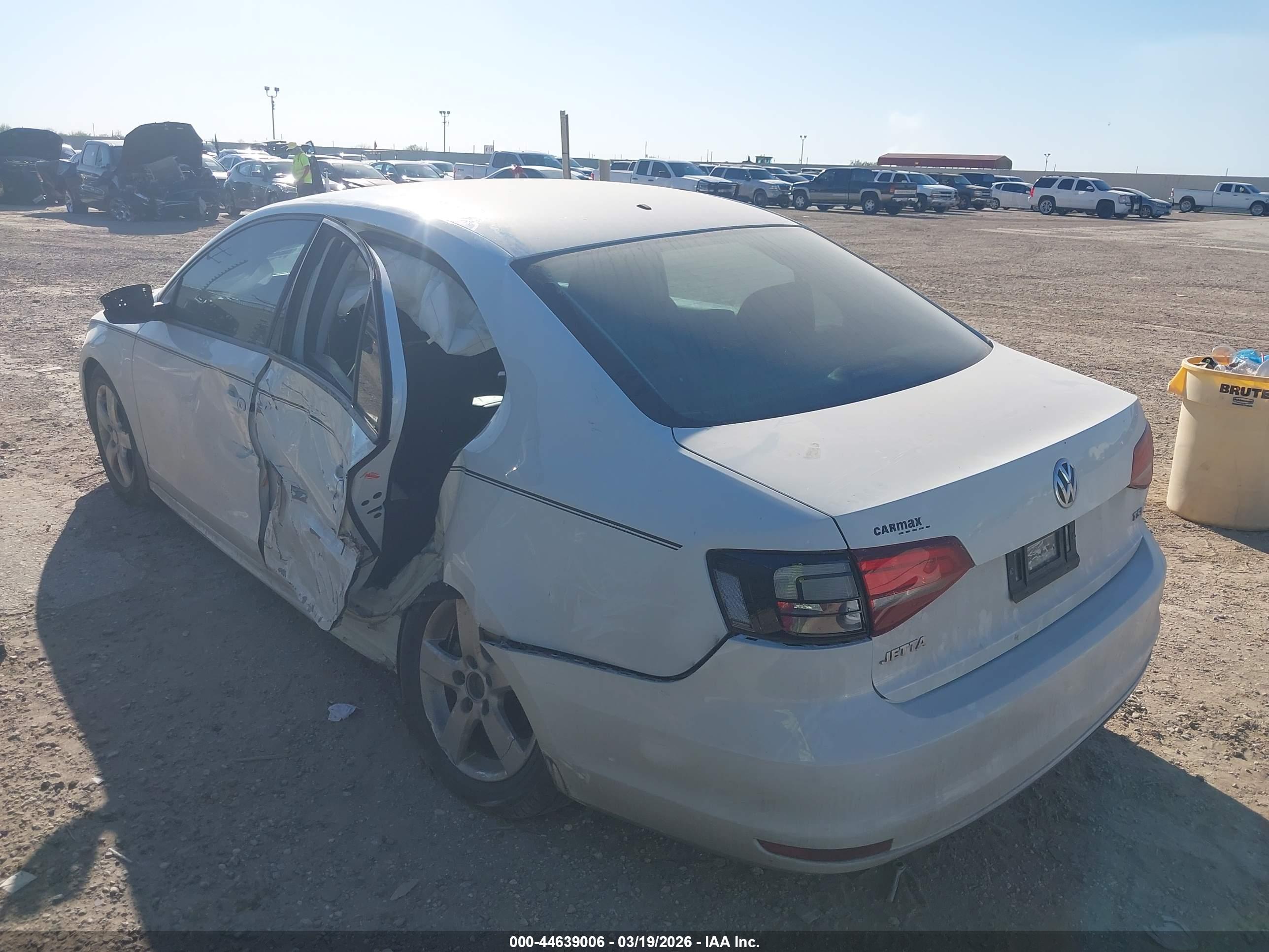 VOLKSWAGEN JETTA image 6