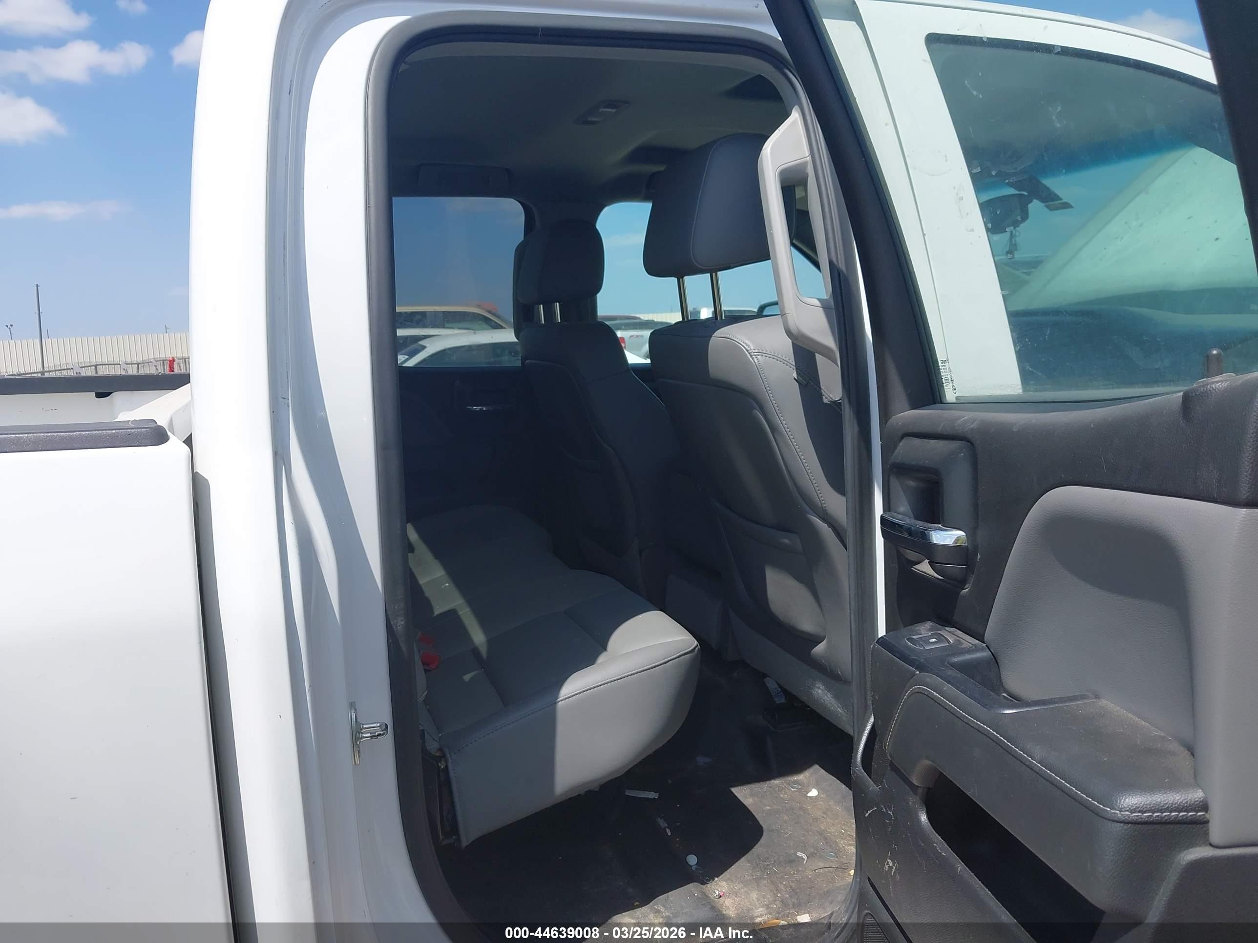 CHEVROLET SILVERADO image 8
