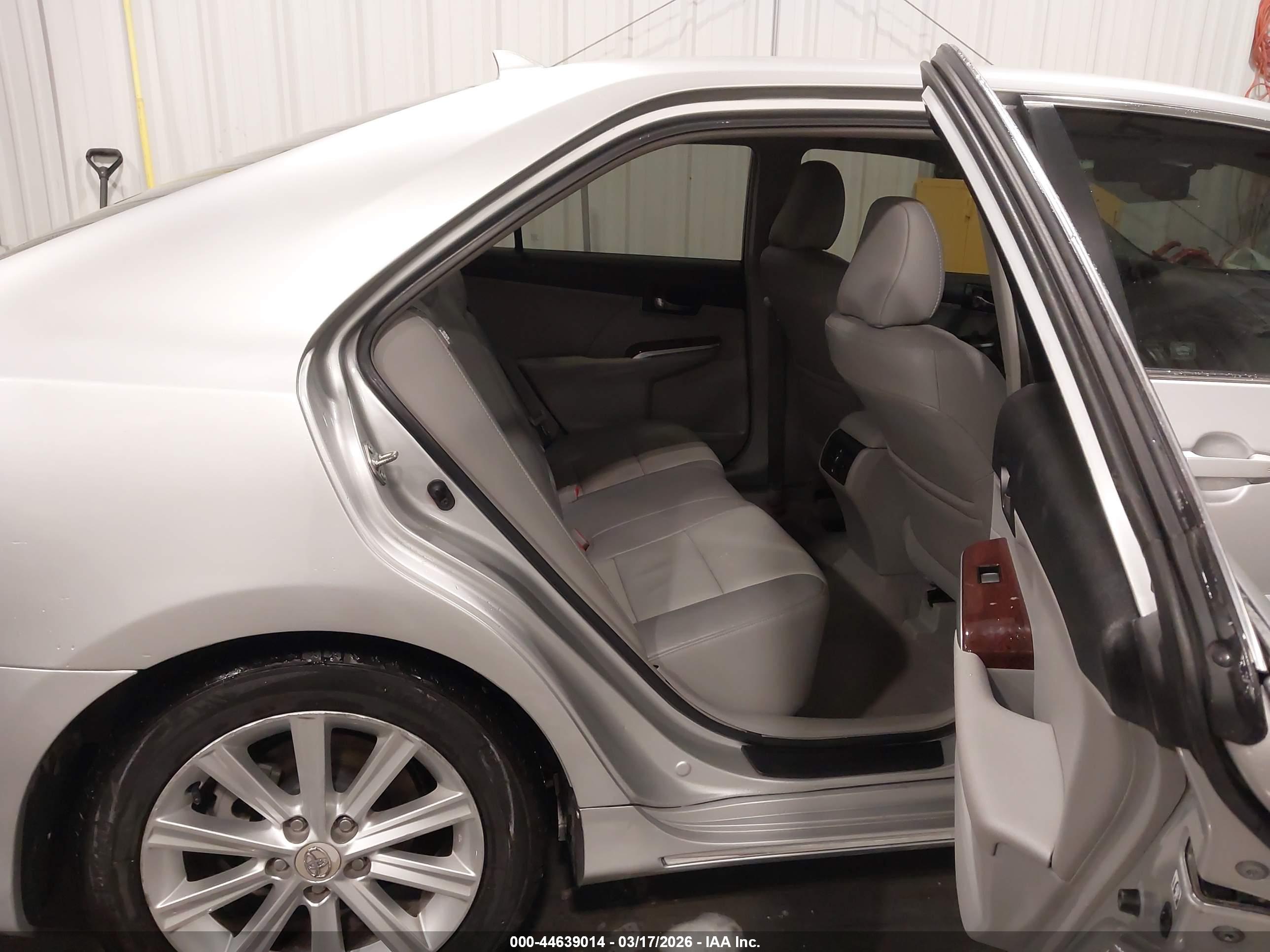 TOYOTA CAMRY image 8