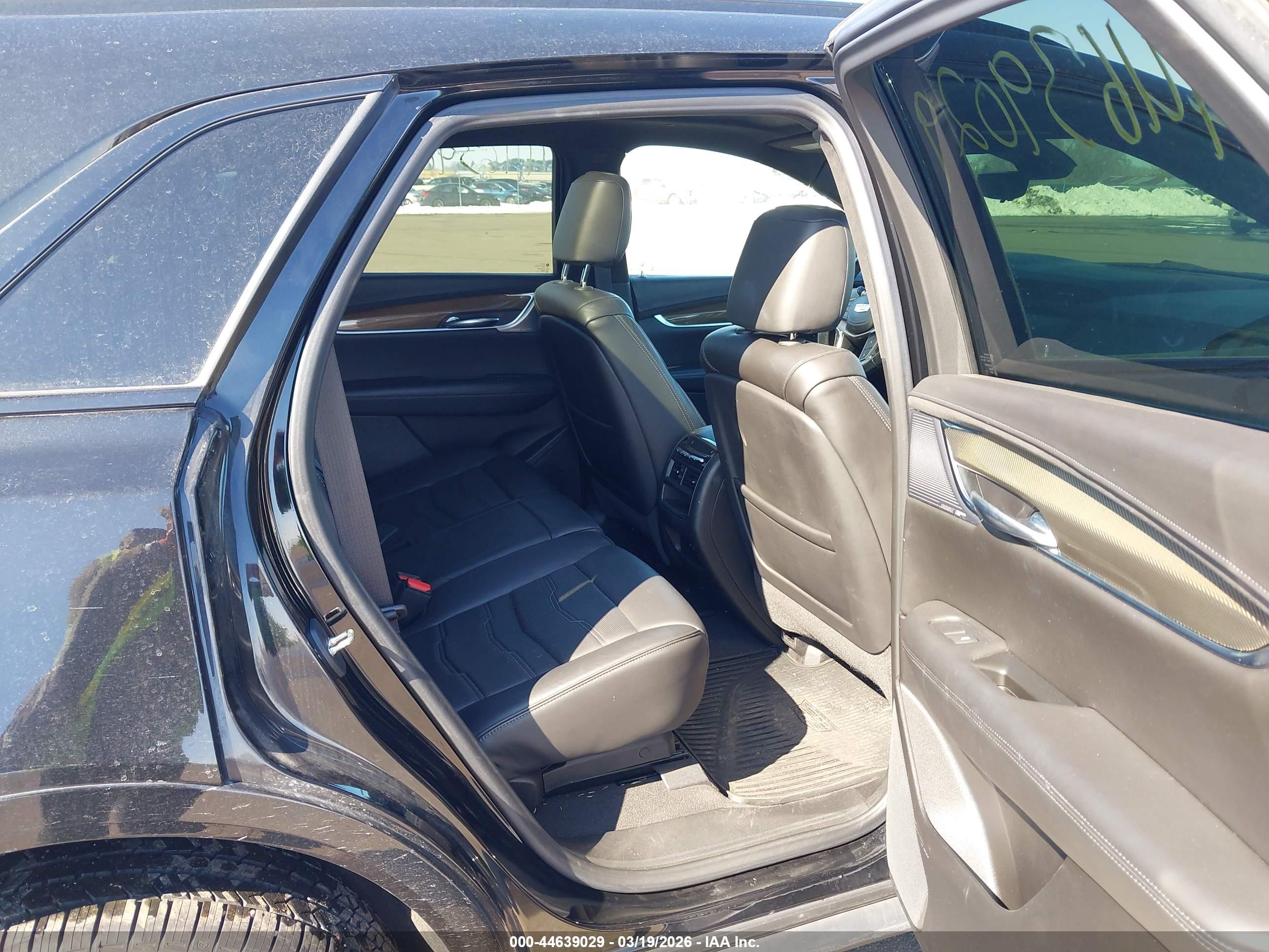 CADILLAC XT5 image 8