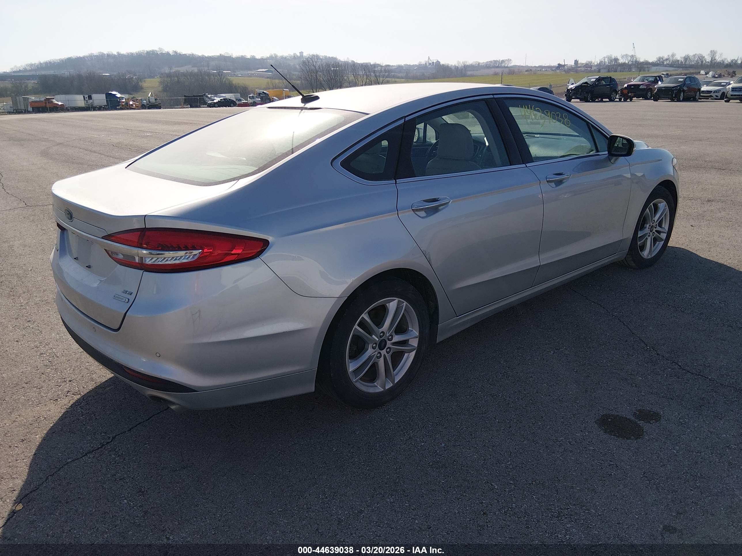 FORD FUSION image 4