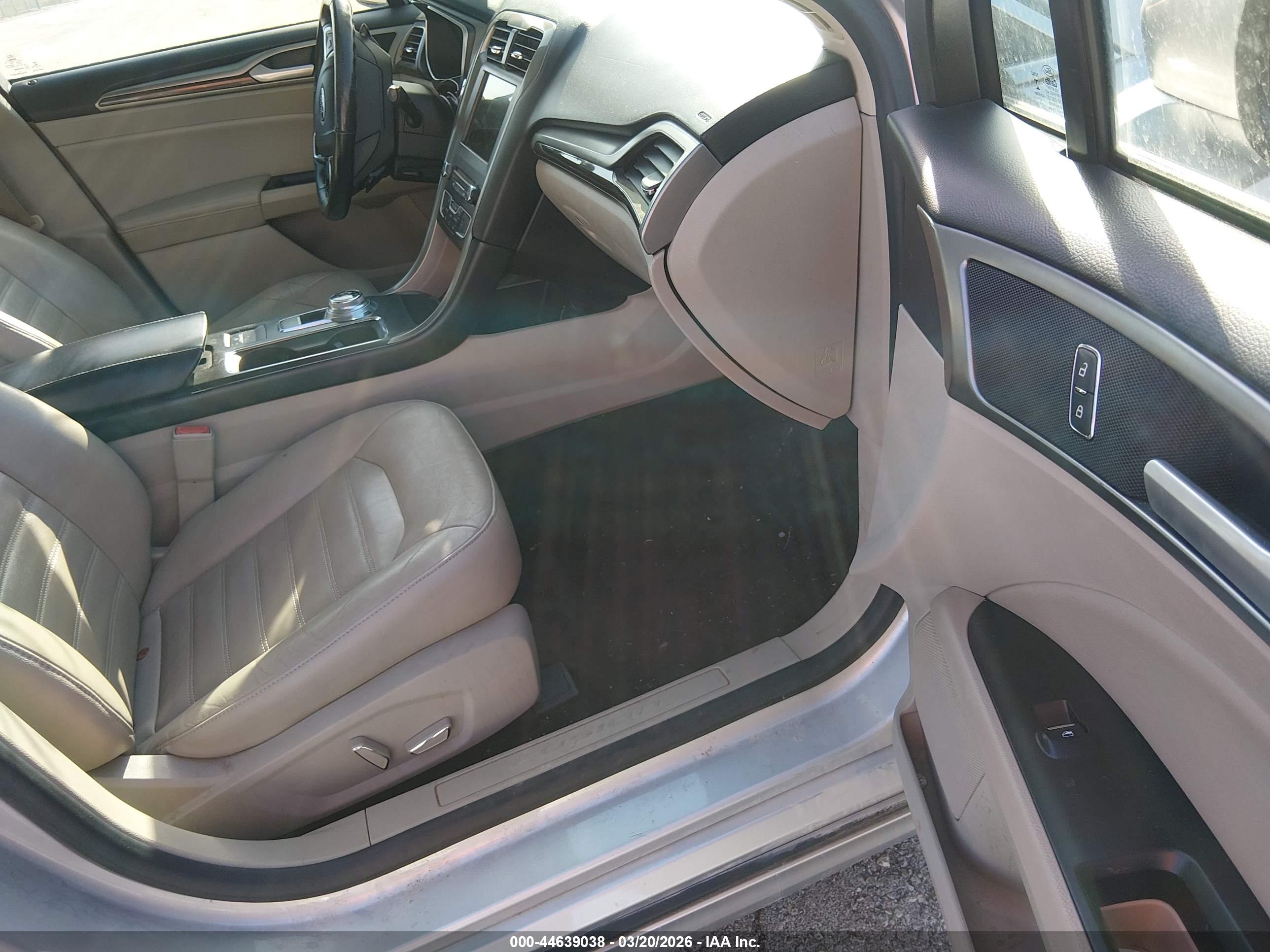 FORD FUSION image 5
