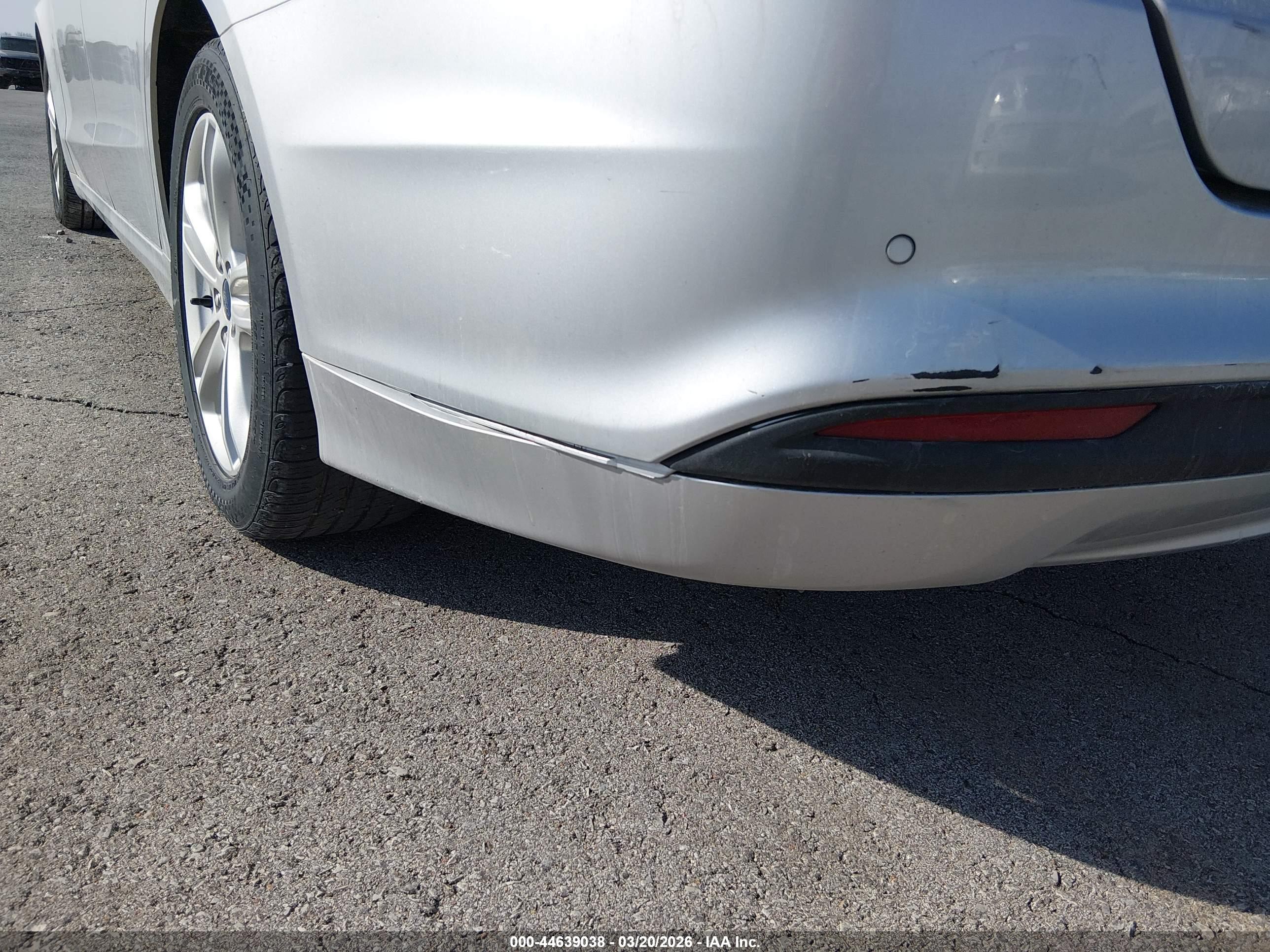 FORD FUSION image 6