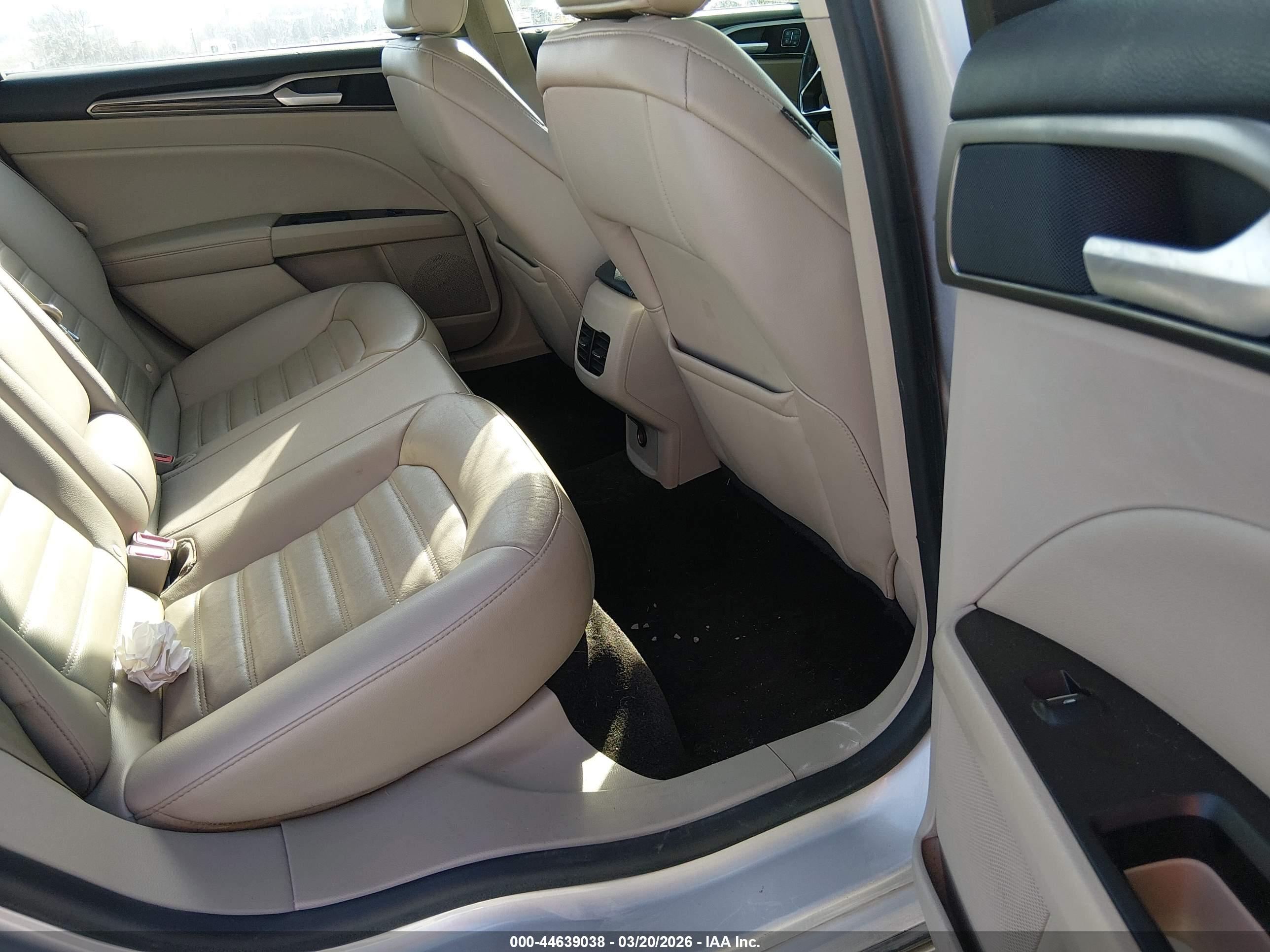 FORD FUSION image 8