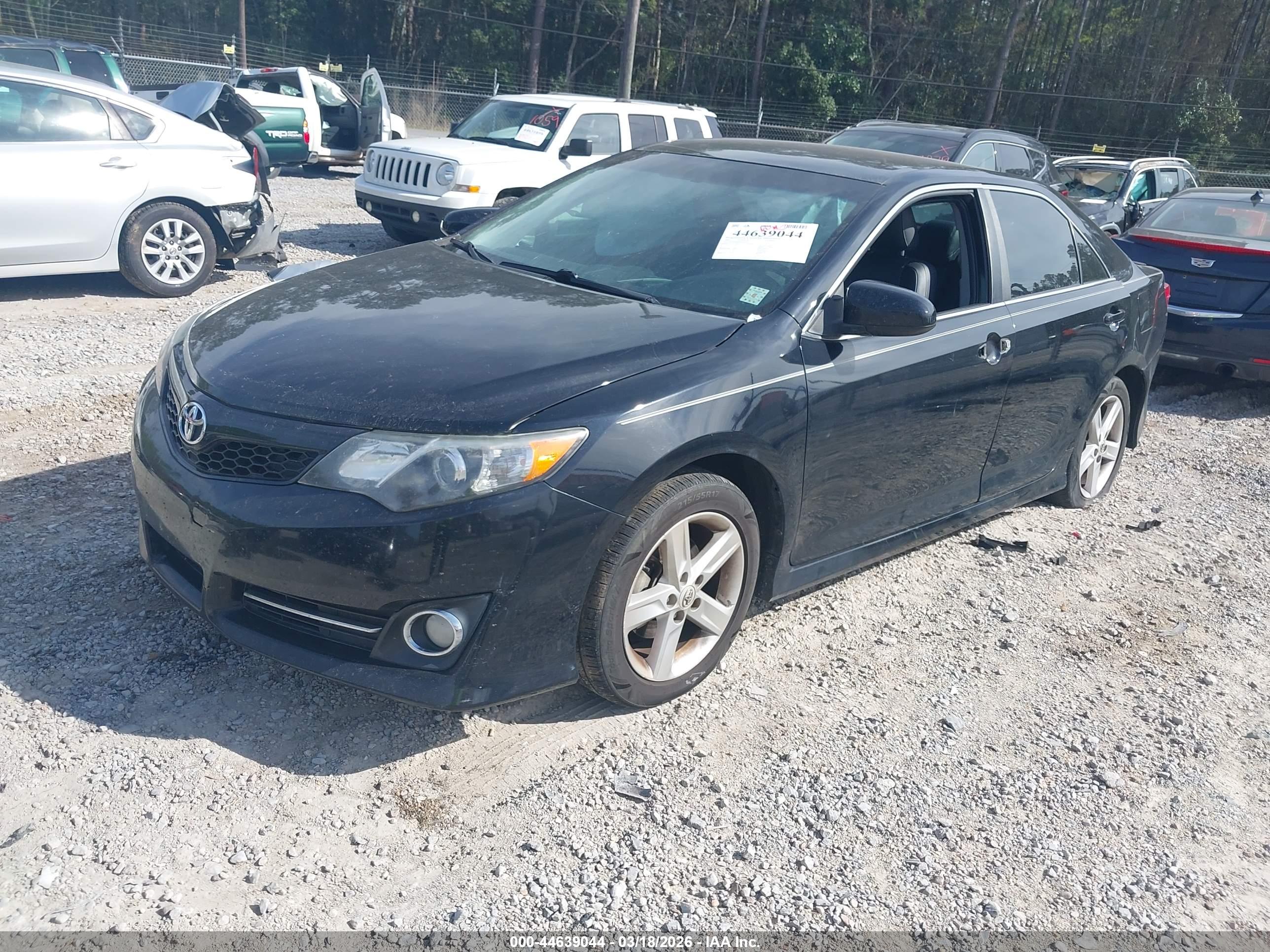 TOYOTA CAMRY image 2