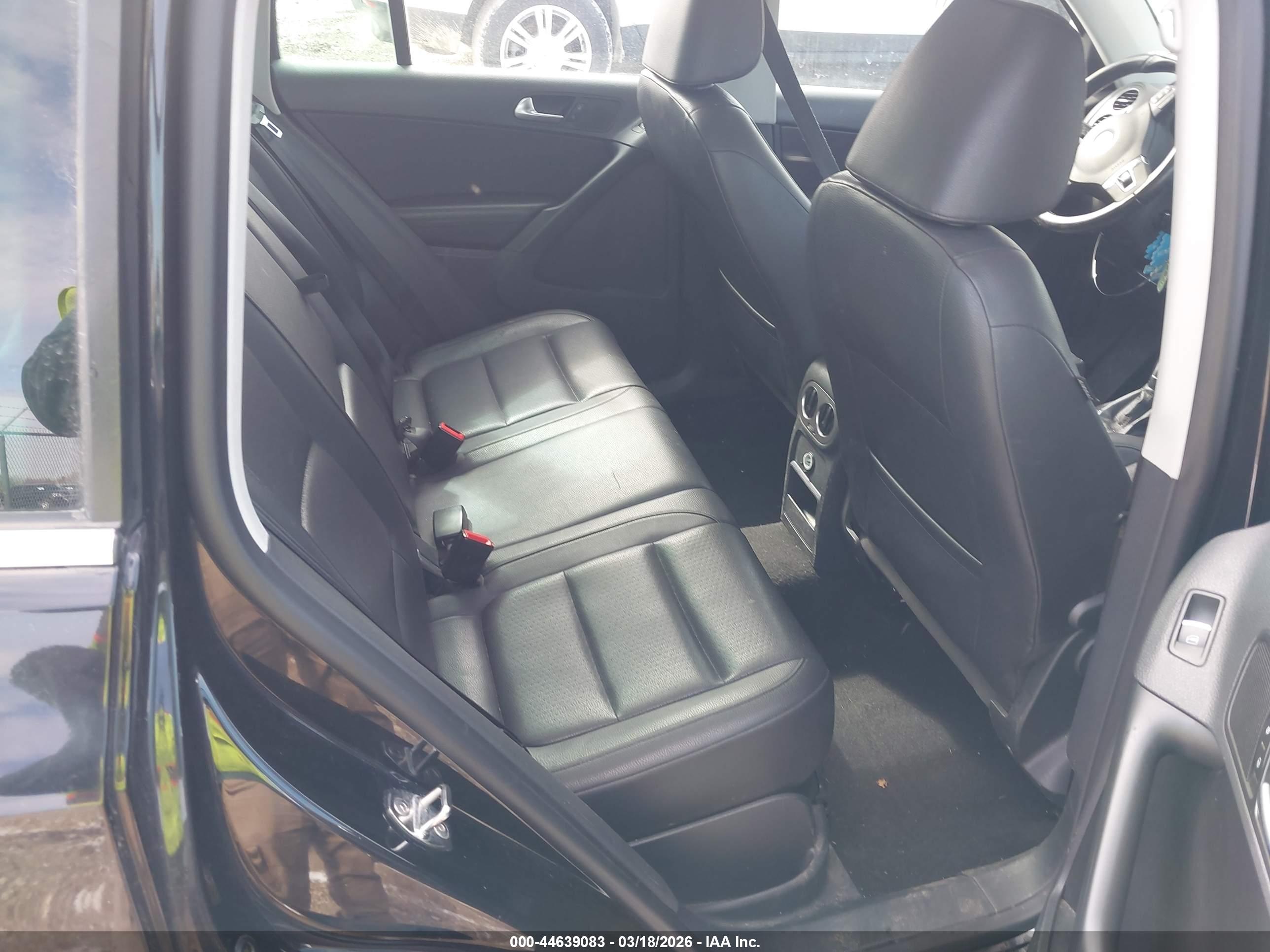 VOLKSWAGEN TIGUAN image 8
