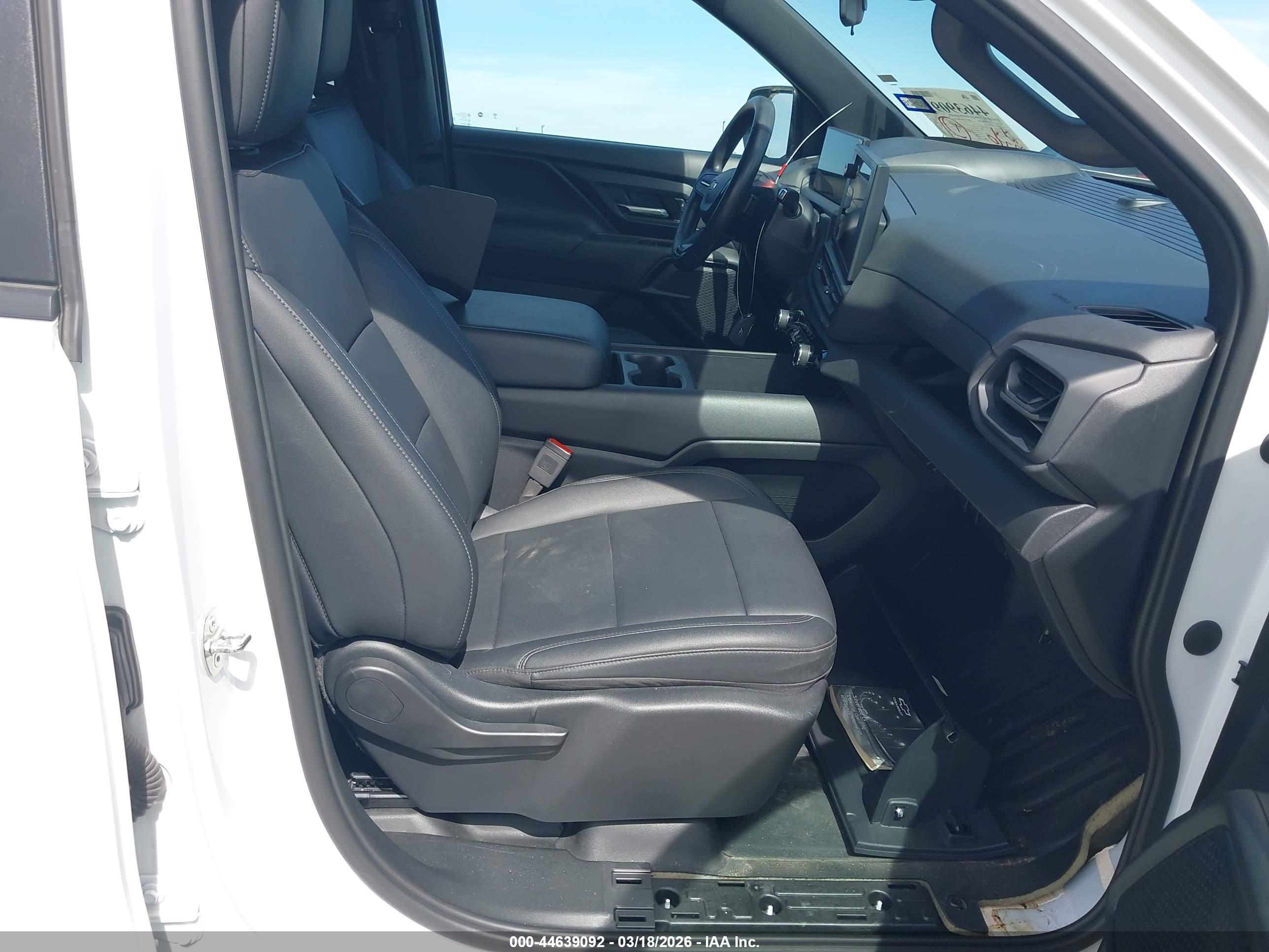 CHEVROLET SILVERADO image 5