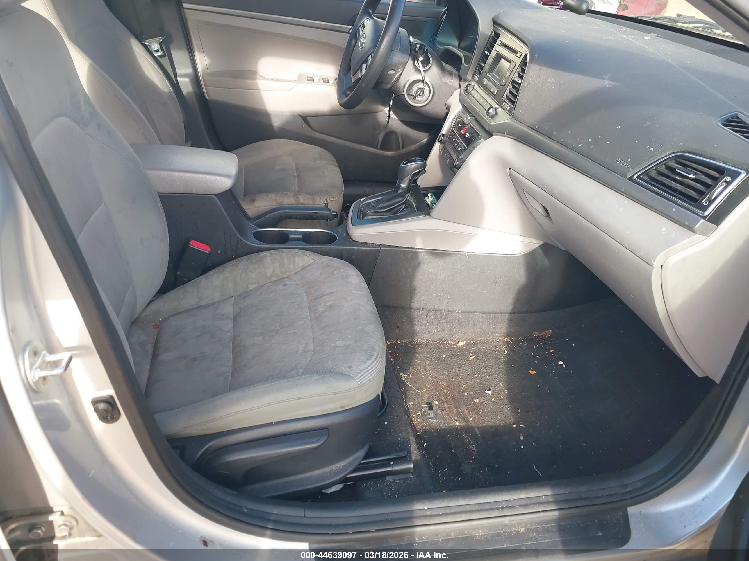HYUNDAI ELANTRA image 5