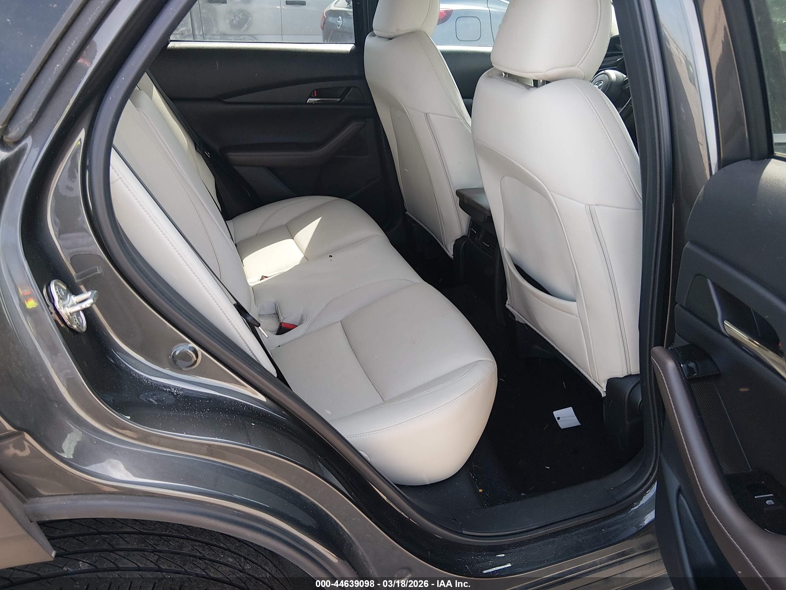 MAZDA CX-30 image 8