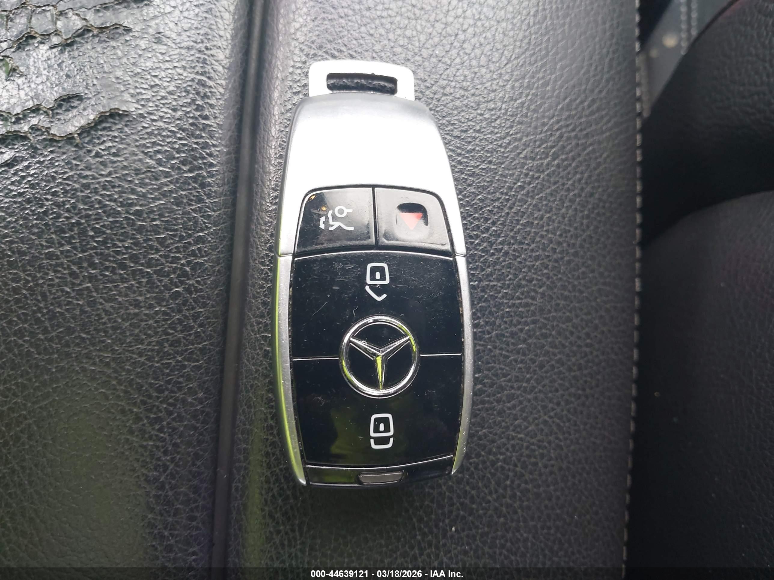 MERCEDES-BENZ E image 11