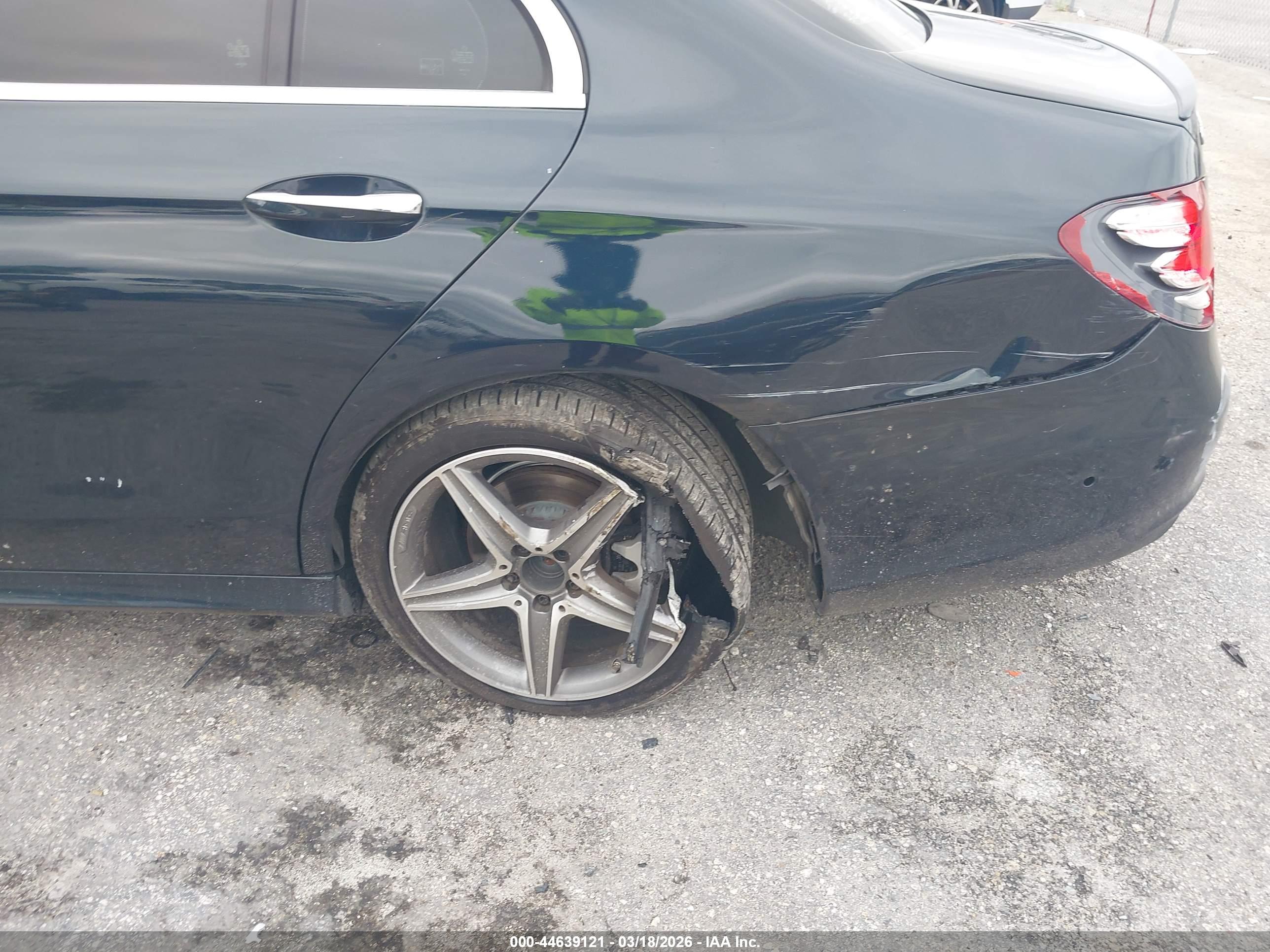MERCEDES-BENZ E image 6