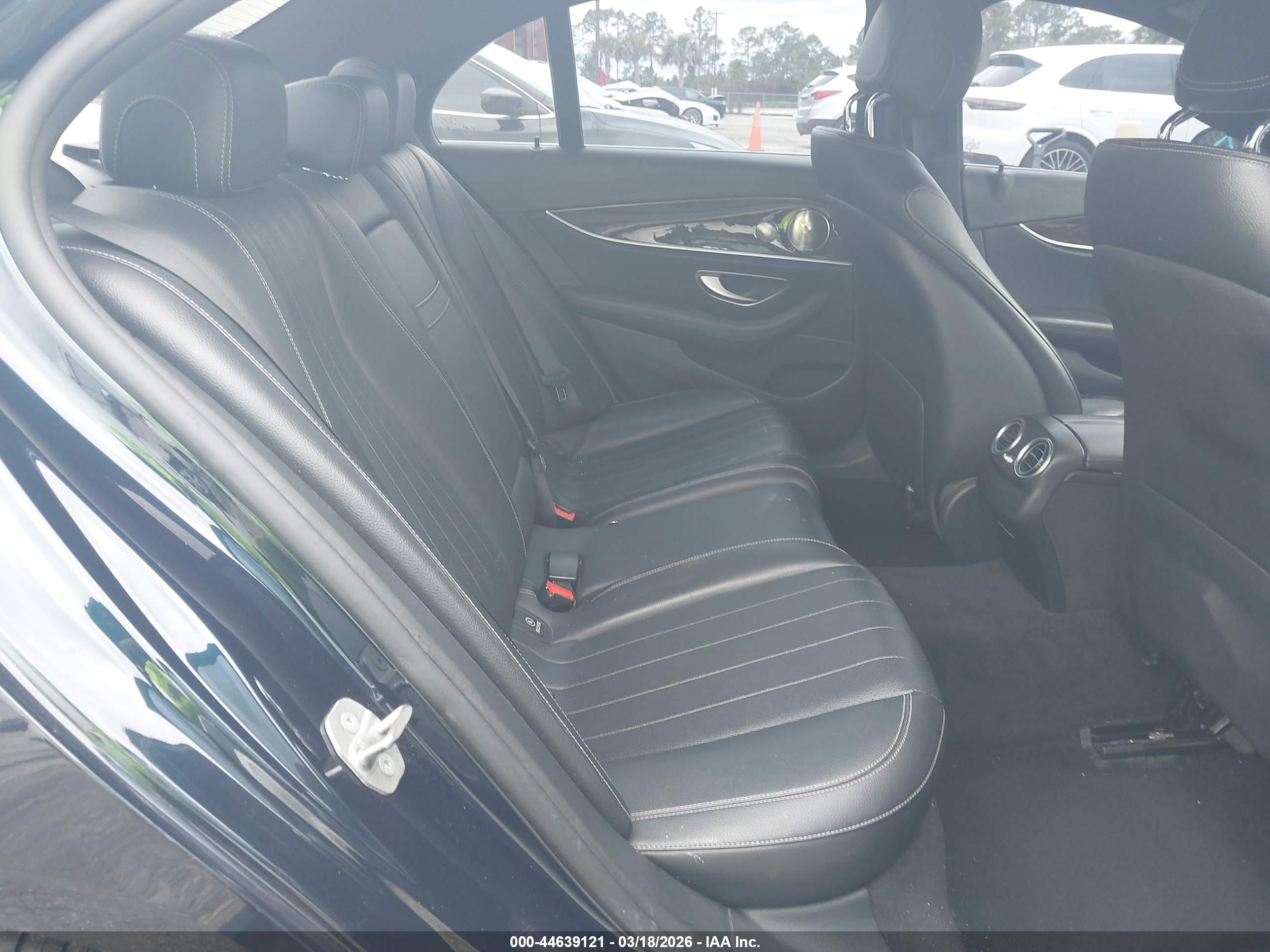 MERCEDES-BENZ E image 8
