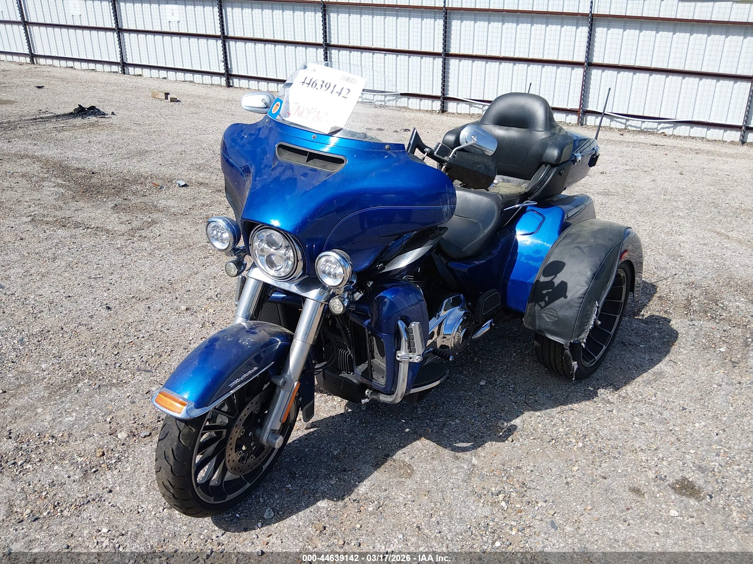 HARLEY-DAVIDSON FLHTCUTG image 2
